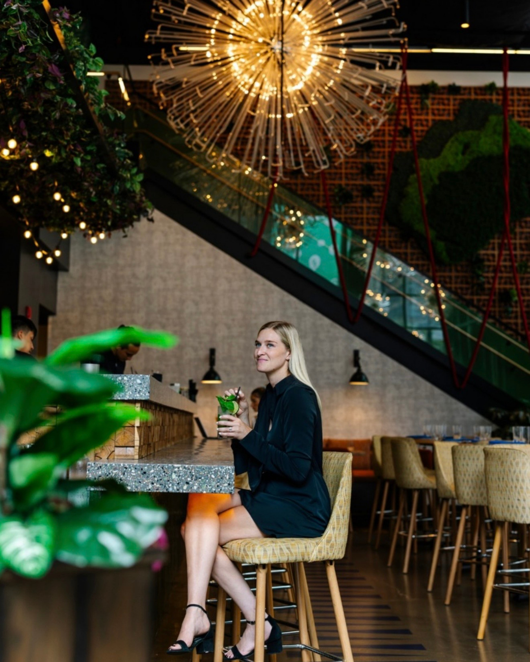 The best part of the day isn’t planned. It happens at the bar. 😏

Happy Hour | Monday–Friday| 4–6 PM

📸: @willistowerchicago