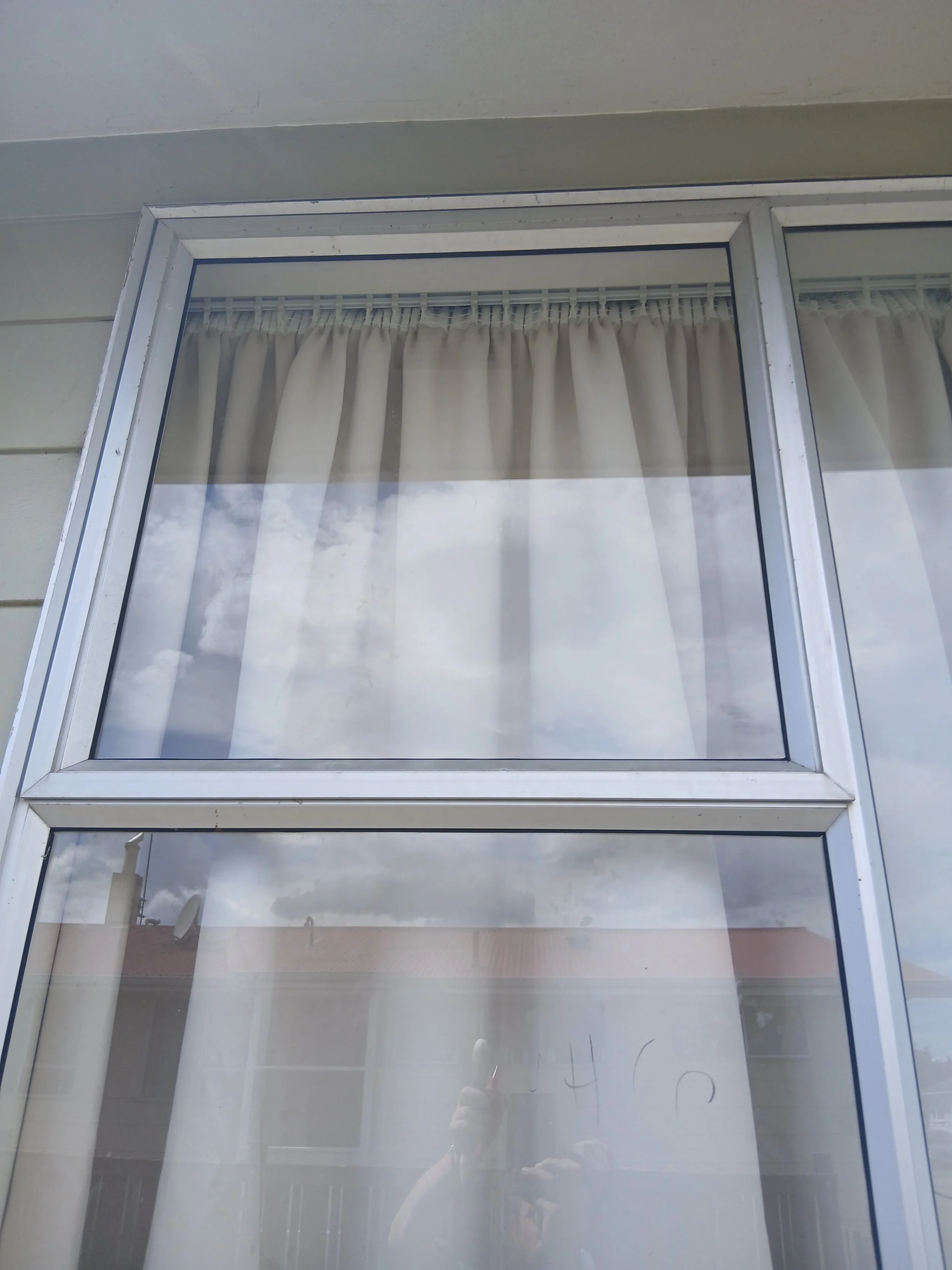 House glass, repairing house glass. Glazing repairs