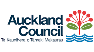 Auckland Council logo with red pōhutukawa flower, green leaves, blue waves, and Māori text “Te Kaunihera o Tāmaki Makaurau.”