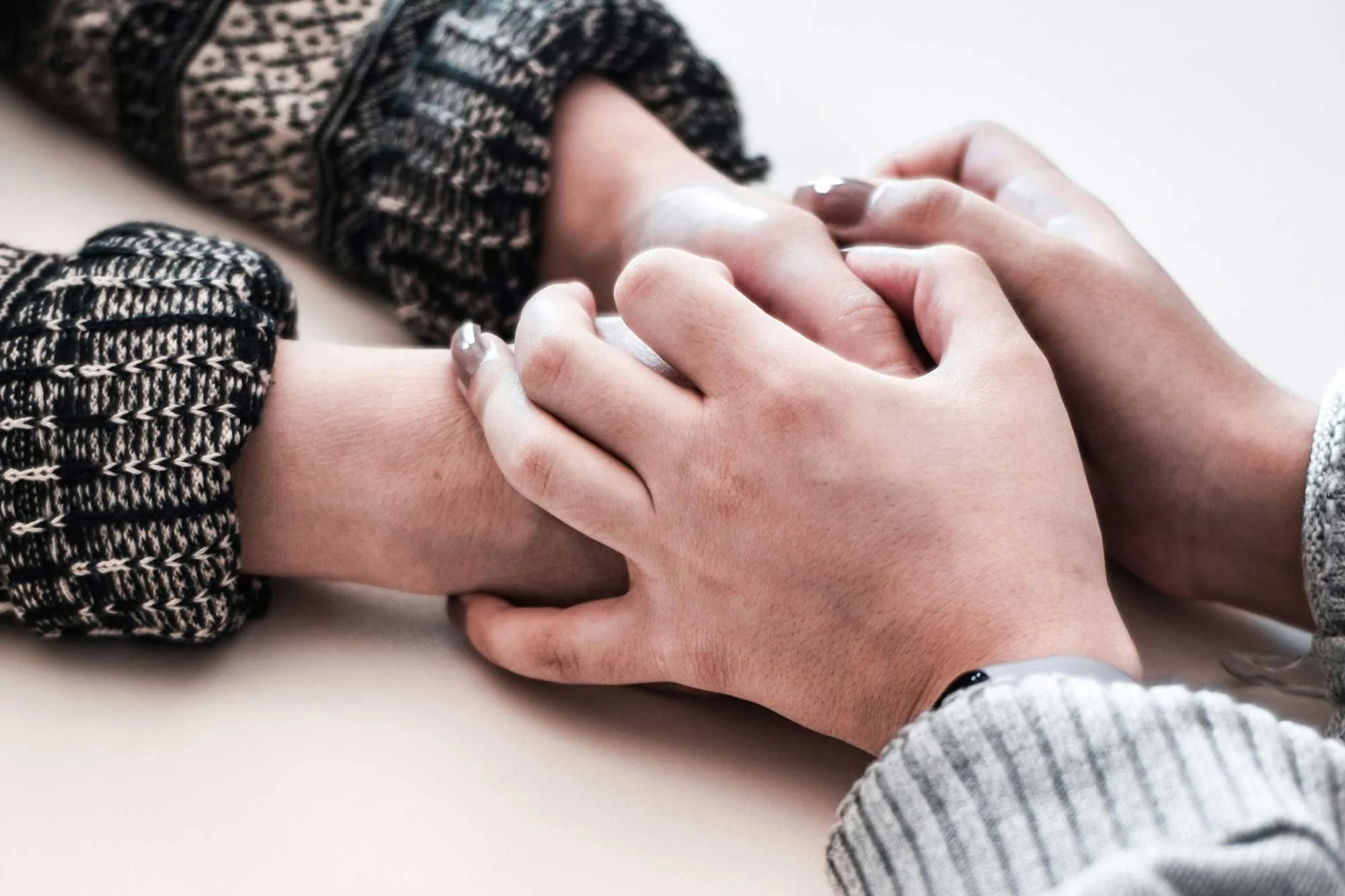 What to Say (and What Not to Say) to Someone Who’s Grieving