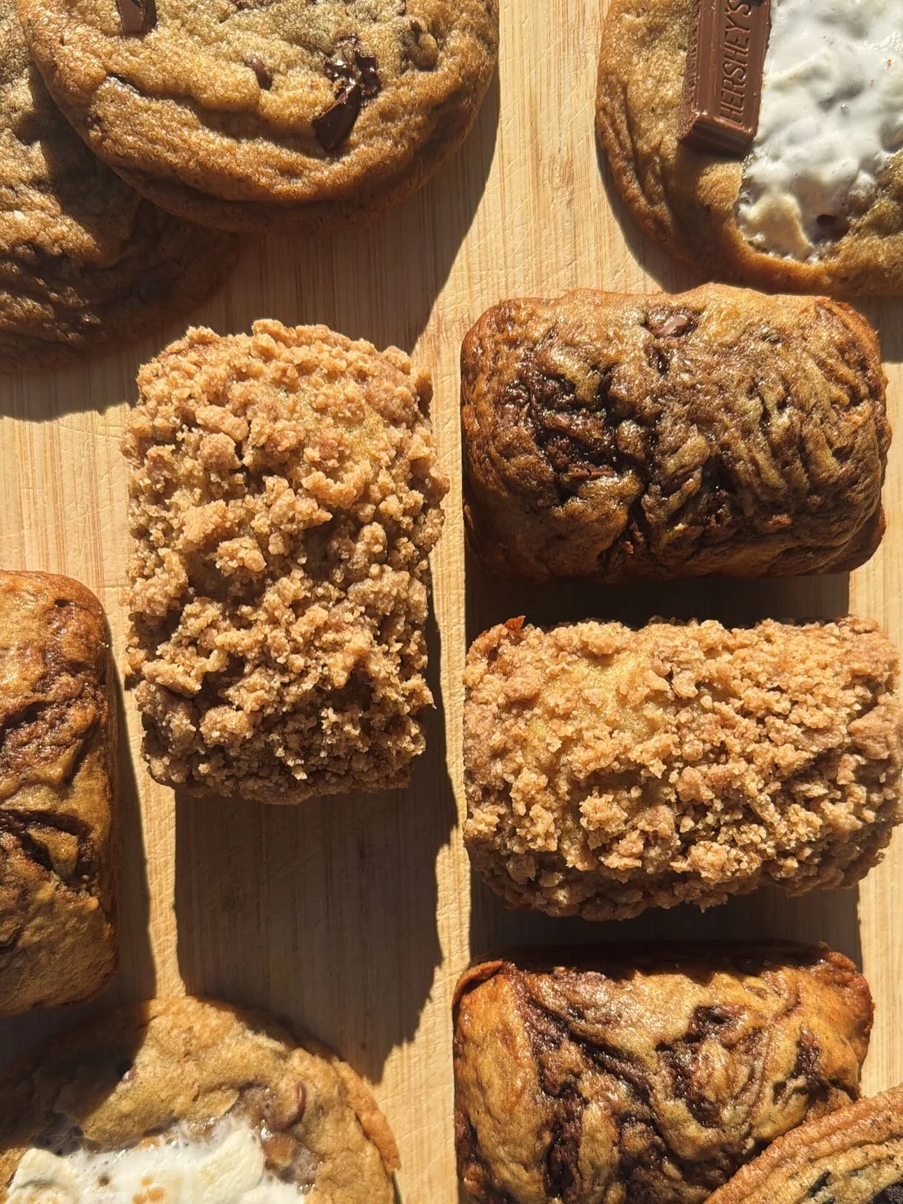 Dessert&rsquo;s on us. 🤎
You just have to decide what you&rsquo;re reaching for first.

#sekerandco #bayarea #sanjosefood #freshlybaked #homebakery