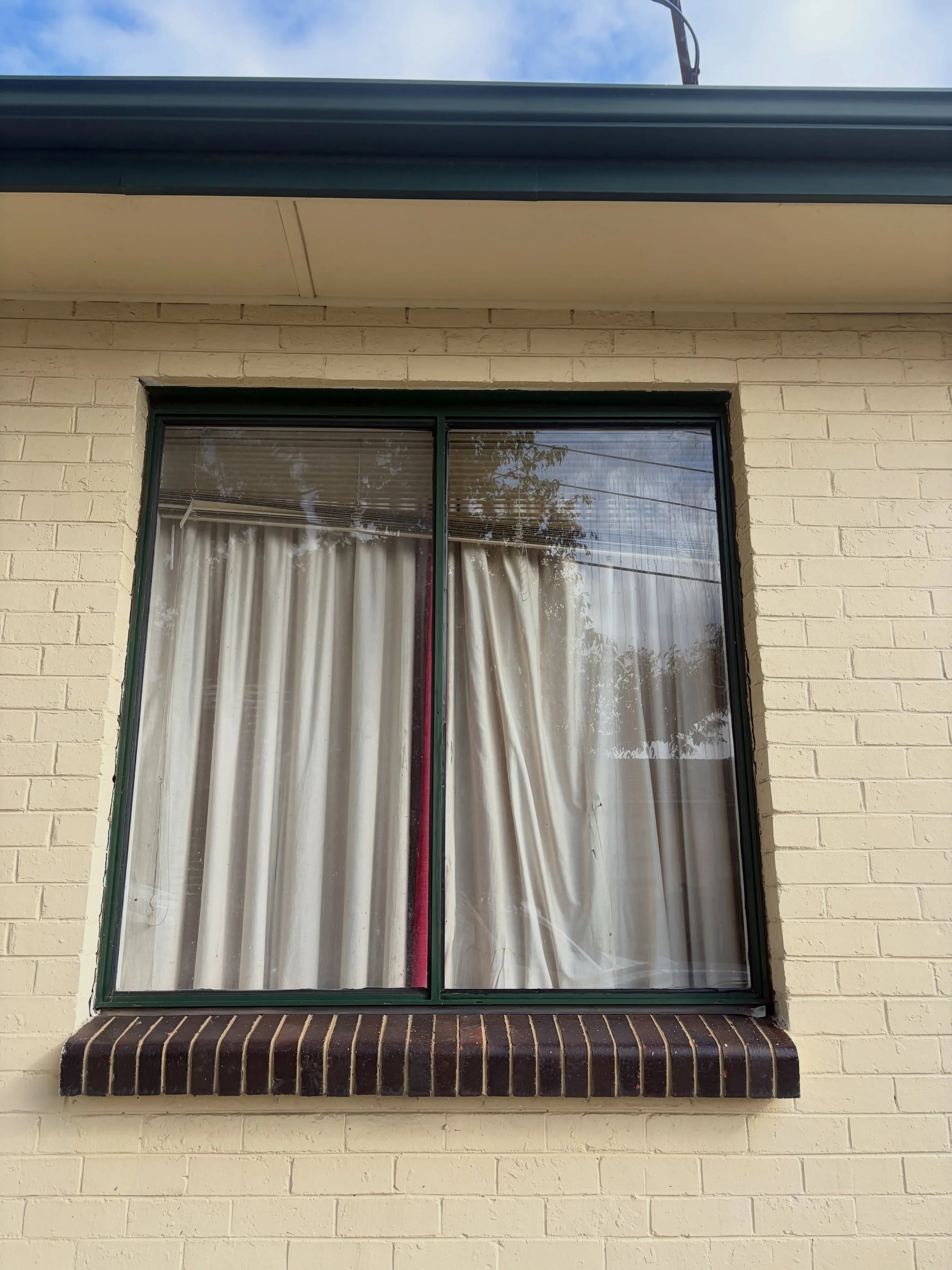 A little bit of everything from window replacements, toughened glass shelves to removing existing entry doors and frames ready for new window frames to get installed..

#glazier #melbourneglass #glassreplacementmelbourne #originalglazing #originalpro