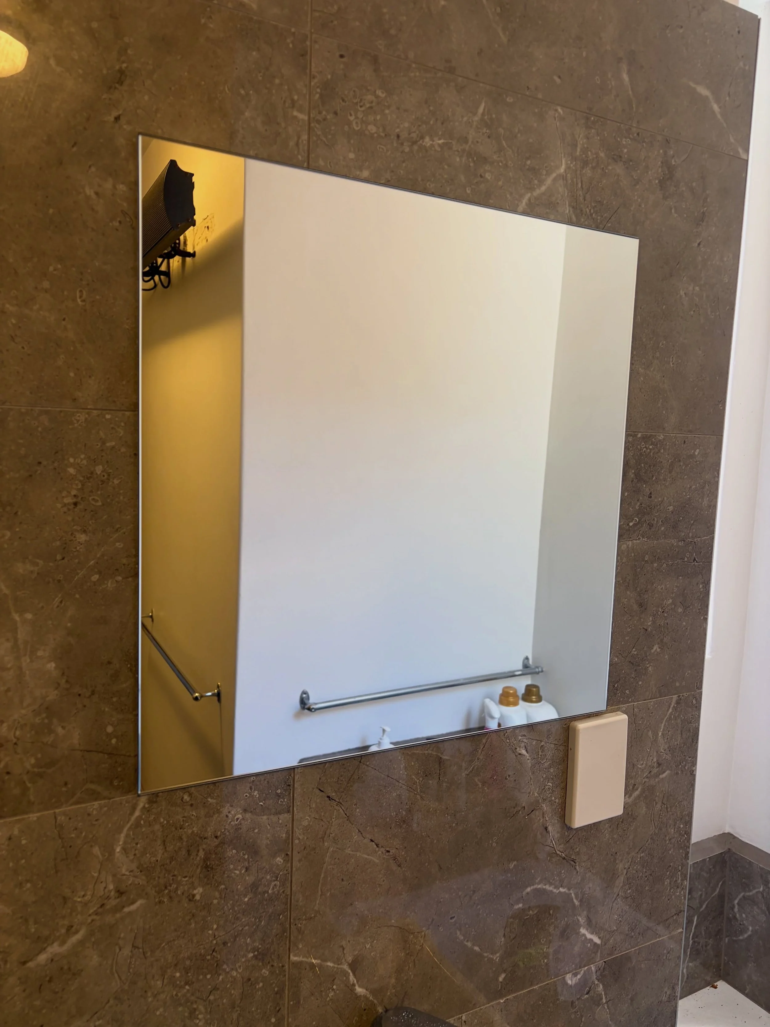 Check out the last slides of the old &ldquo;mirror&rdquo;.. I think the new one looks a little better 😉

#mirror #mirrorreplacement #safetymirror #silvermirror