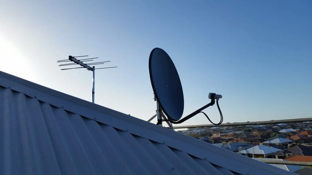 Professional rooftop satellite dish installation for Foxtel customers, Expert antenna repairs for poor TV signal and pixelated channels