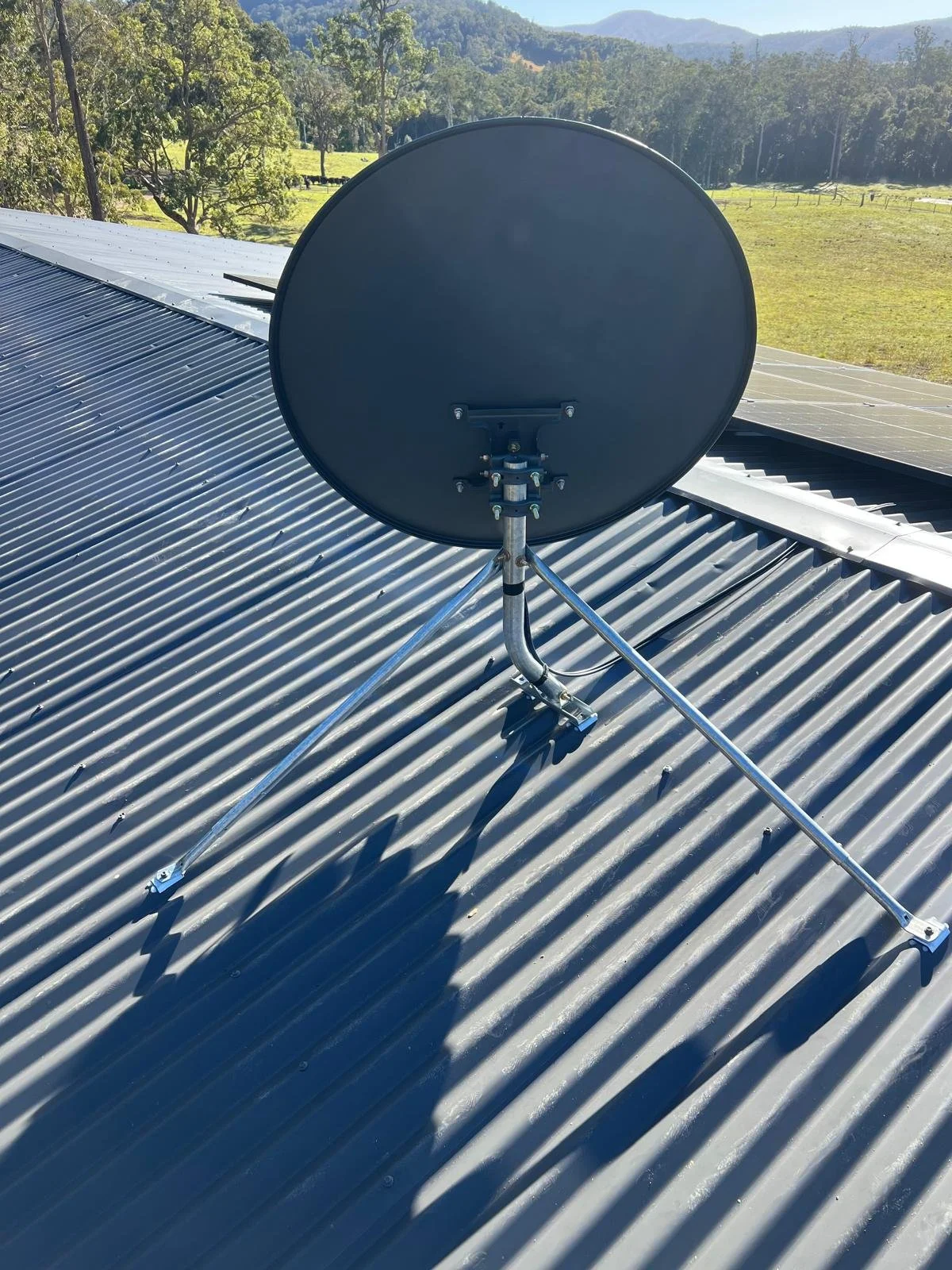 Foxtel satellite dish installation by Coastal Pay TV & Antennas
