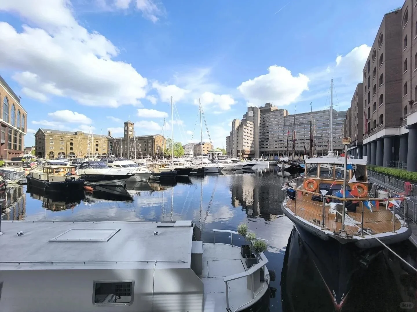 london-dock-e1w-09-g-marina.jpg