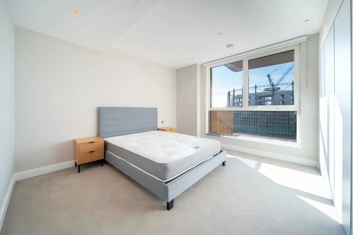 oval-village-se11-b-04-g-bedroom.jpg