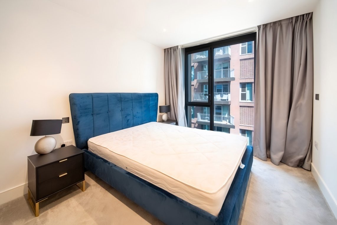 prince-of-wales-sw11-06-g-bedroom.jpg