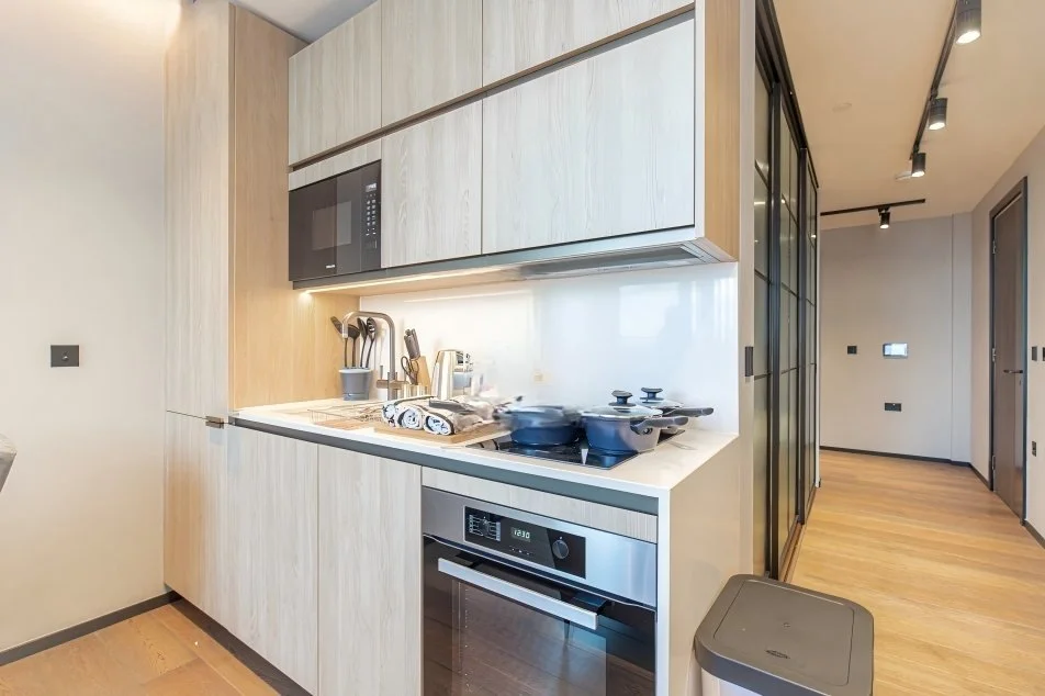 the-stage-ec2-04-g-kitchen.jpg