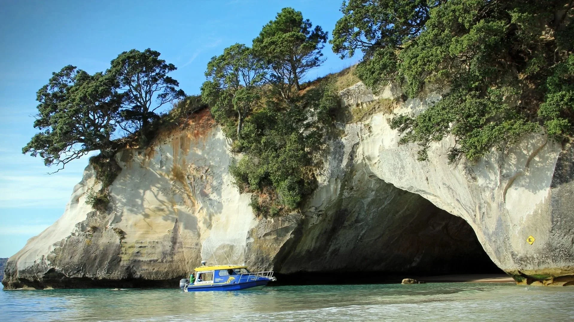 231734-cathedral-cove-coromandel-web-1920.jpg