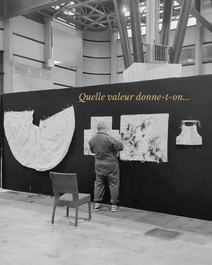Une &oelig;uvre ne se r&eacute;sume pas &agrave; son prix.
Une entreprise ne se r&eacute;sume pas &agrave; son chiffre d'affaires.

Derri&egrave;re les chiffres, il y a un savoir-faire, des femmes et des hommes, une histoire, des choix, une vision. E