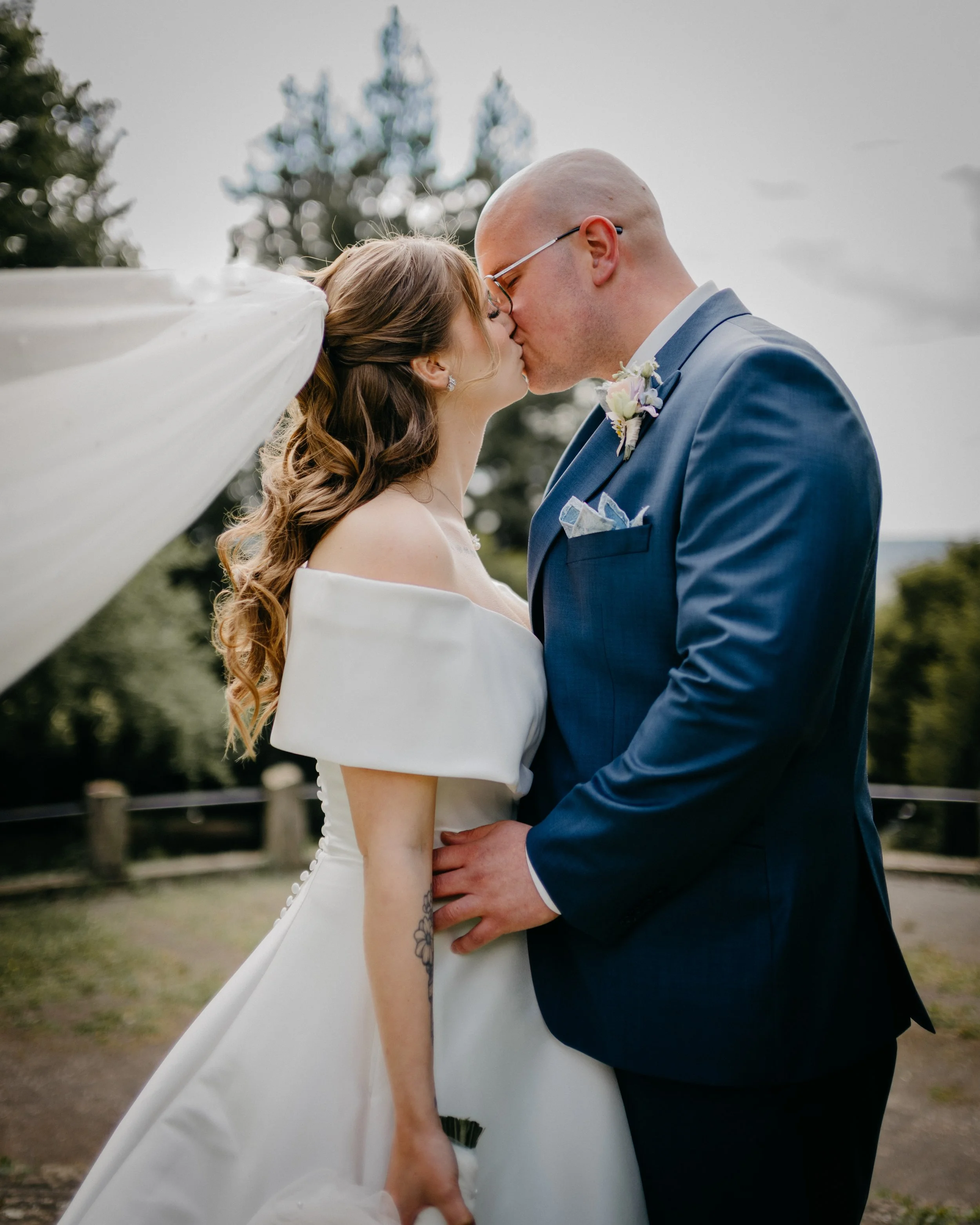 Hochzeitsfotos aus dem Berggasthaus Niedersachsen. Hochzeitsfotograf Braunschweig Hannover Peine Celle Gifhorn Helmstedt Goslar Lucklum Hochzeitsfotografie nikis-fotos.de