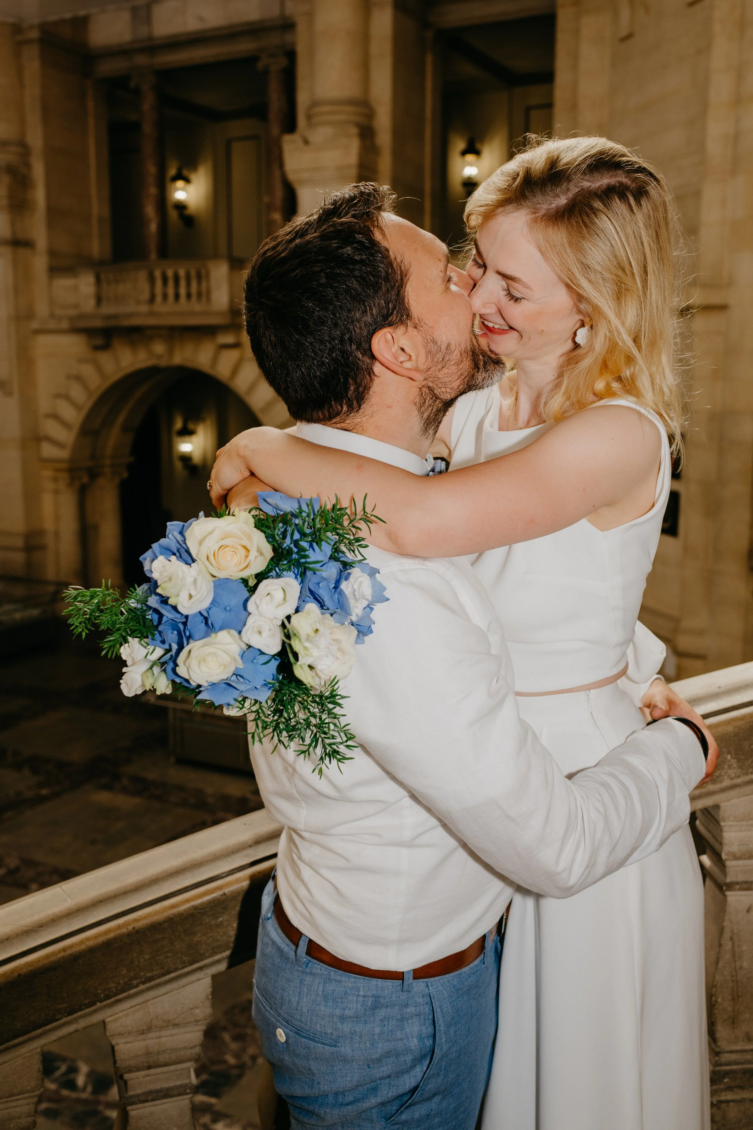 Hochzeitsfotos aus dem Rathaus in Hannover. Hochzeitsfotograf Braunschweig Hannover Peine Celle Gifhorn Helmstedt Goslar Lucklum Hochzeitsfotografie nikis-fotos.de