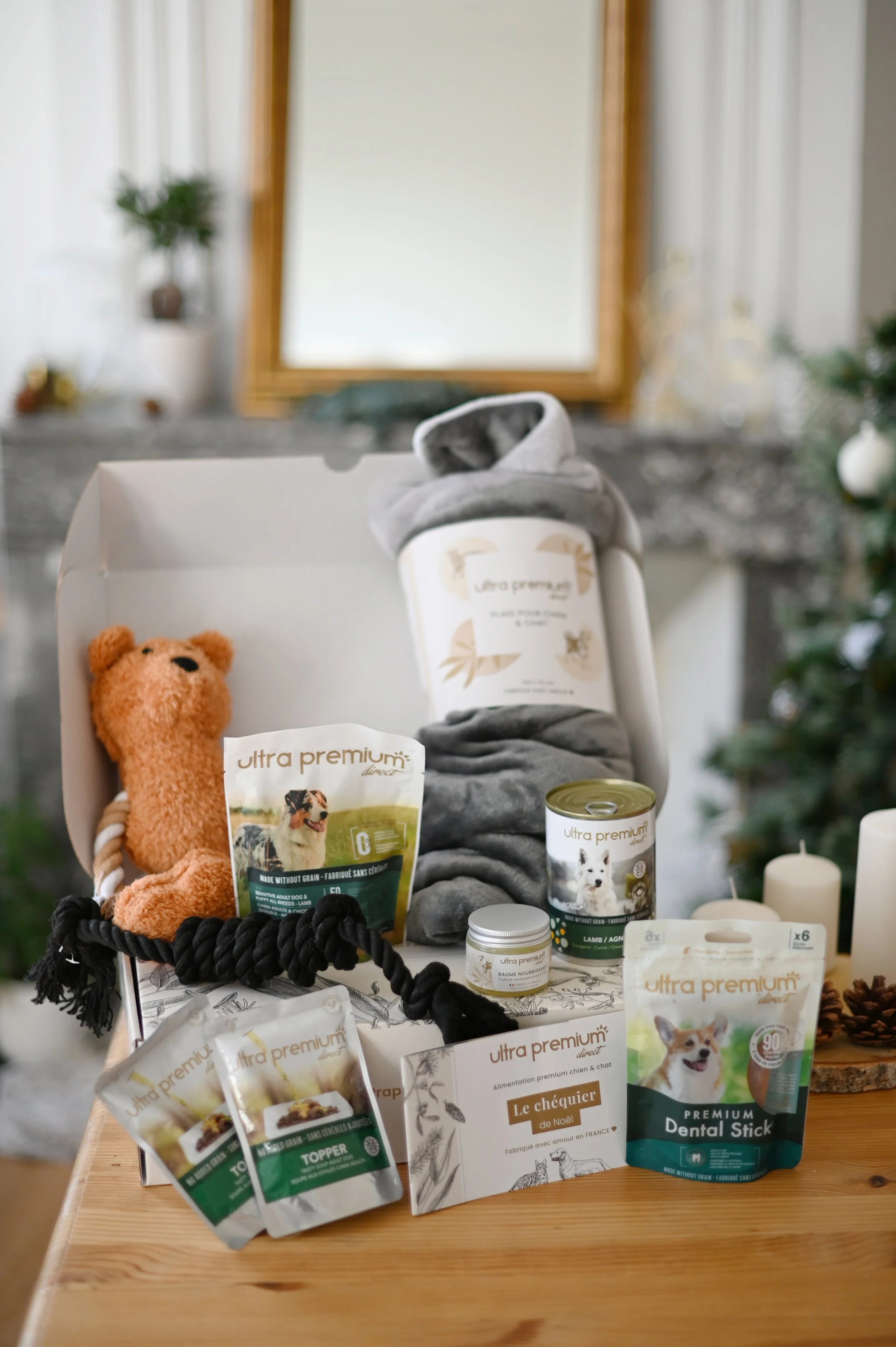 Direction artistique de la campagne de Noël Ultra Premium Direct dans un univers premium et chaleureux.