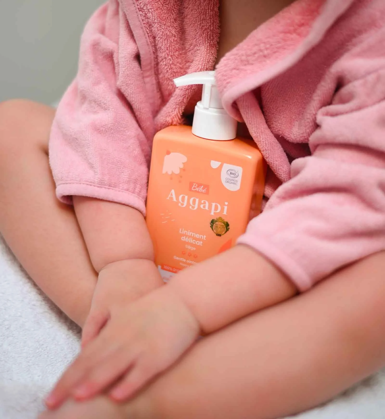 Création de l'identité visuelle et du packaging de la marque de cosmétiques bio Aggapi.