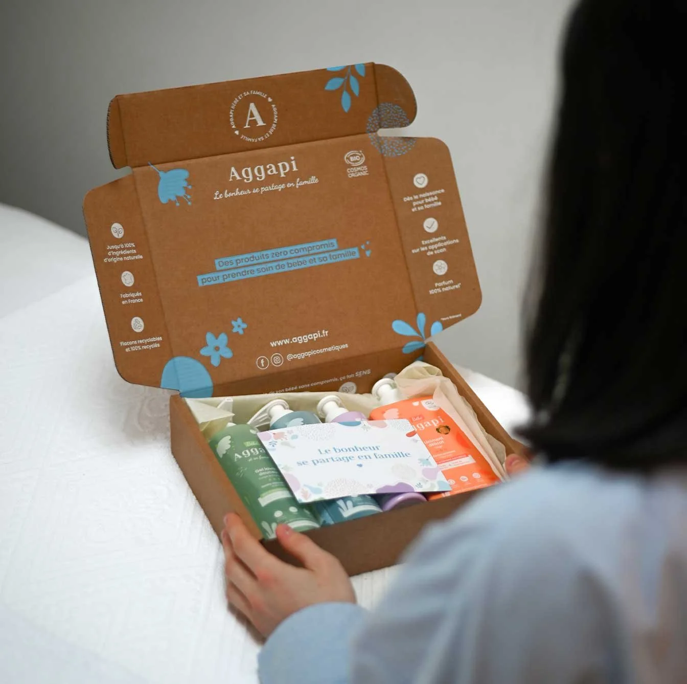 Design du coffret et de l'expérience d'ouverture imaginés pour la marque Aggapi.