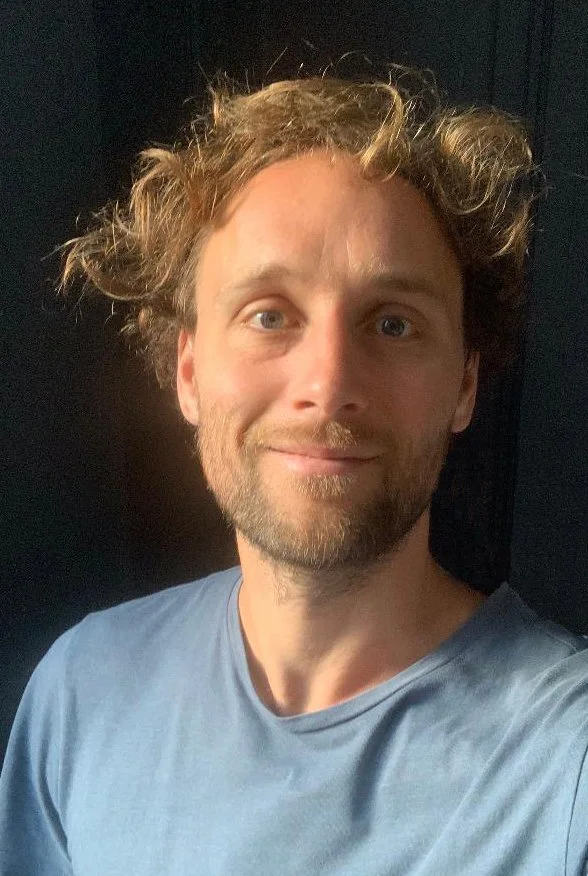 Gaspard Noël, accompagnant par la présence à Lille, portrait