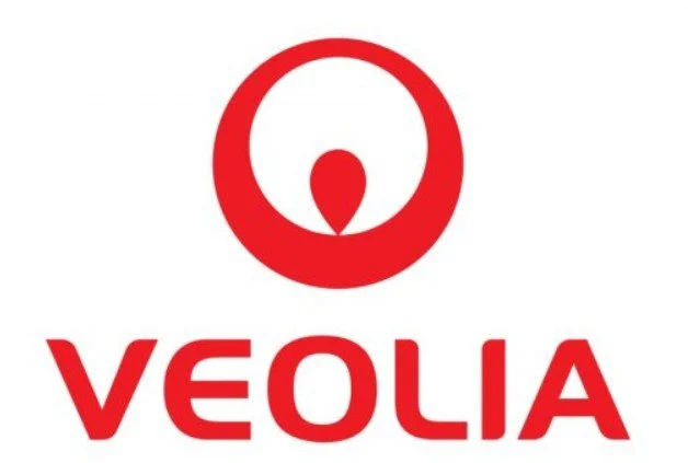 Logo de Veolia avec un symbole circulaire rouge et le nom 'VEOLIA' en dessous.