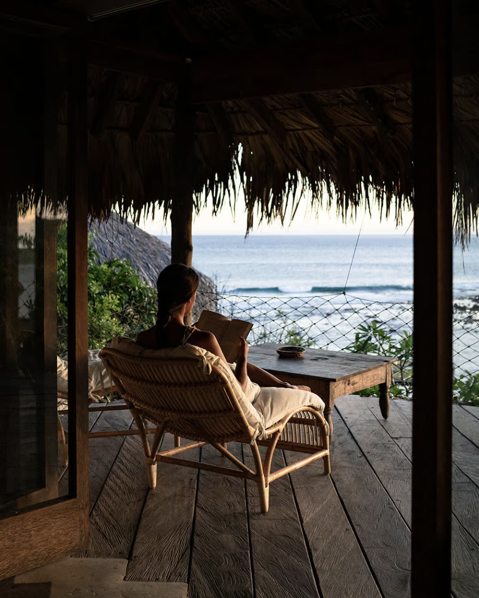 Bo'a Vida Resort Guest reading peacefully with an ocean/sea front view in a cozy shack
