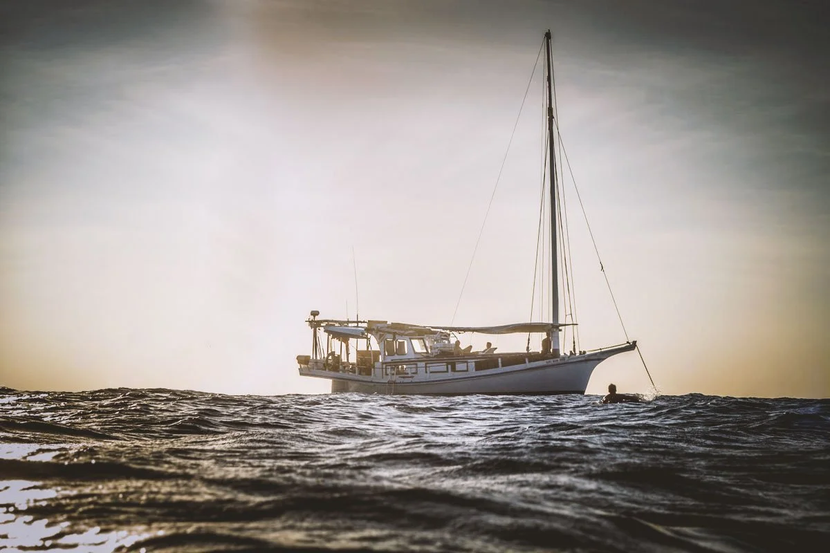 Boat, expedition, surf charter, sri noa noa, REF PIC
