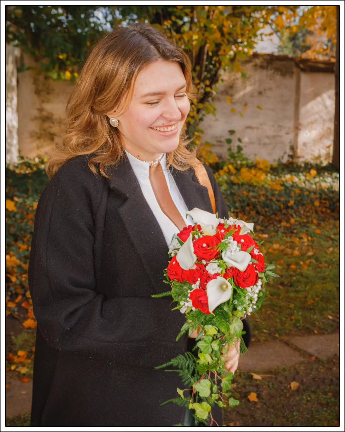 Registry office in the morning, dirndl and a classic car in the afternoon. There's just something about autumn weddings.

Planning your day and still looking for a photographer? My DMs are open.

📍 Augsburg &amp; surroundings

MY PORTFOLIO &amp; WEB