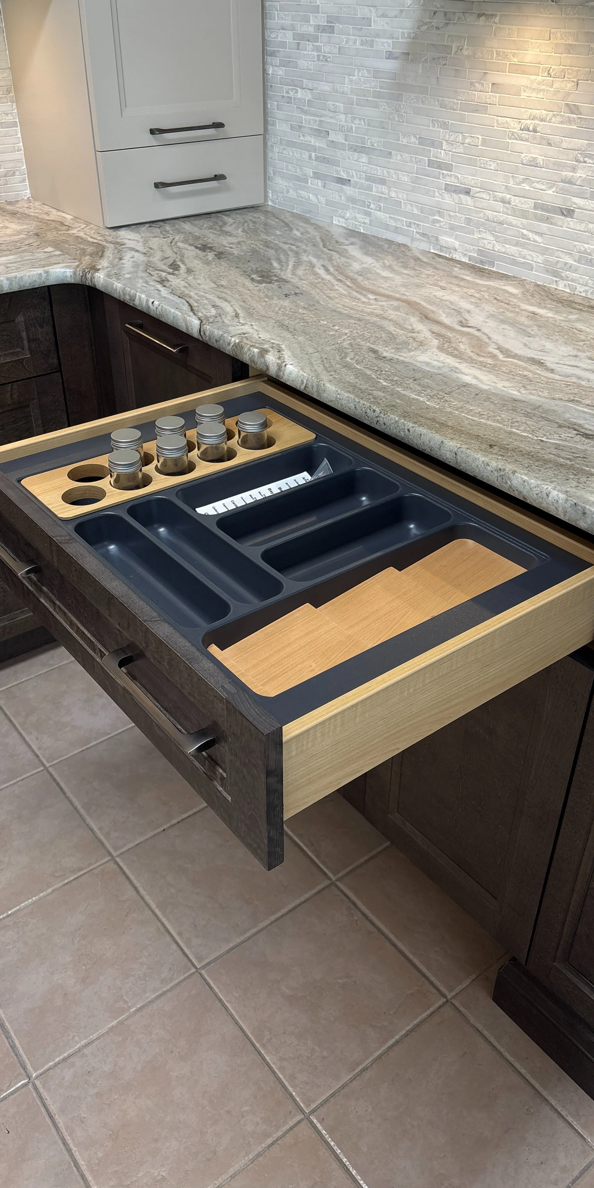 Orgatray with spice inserts