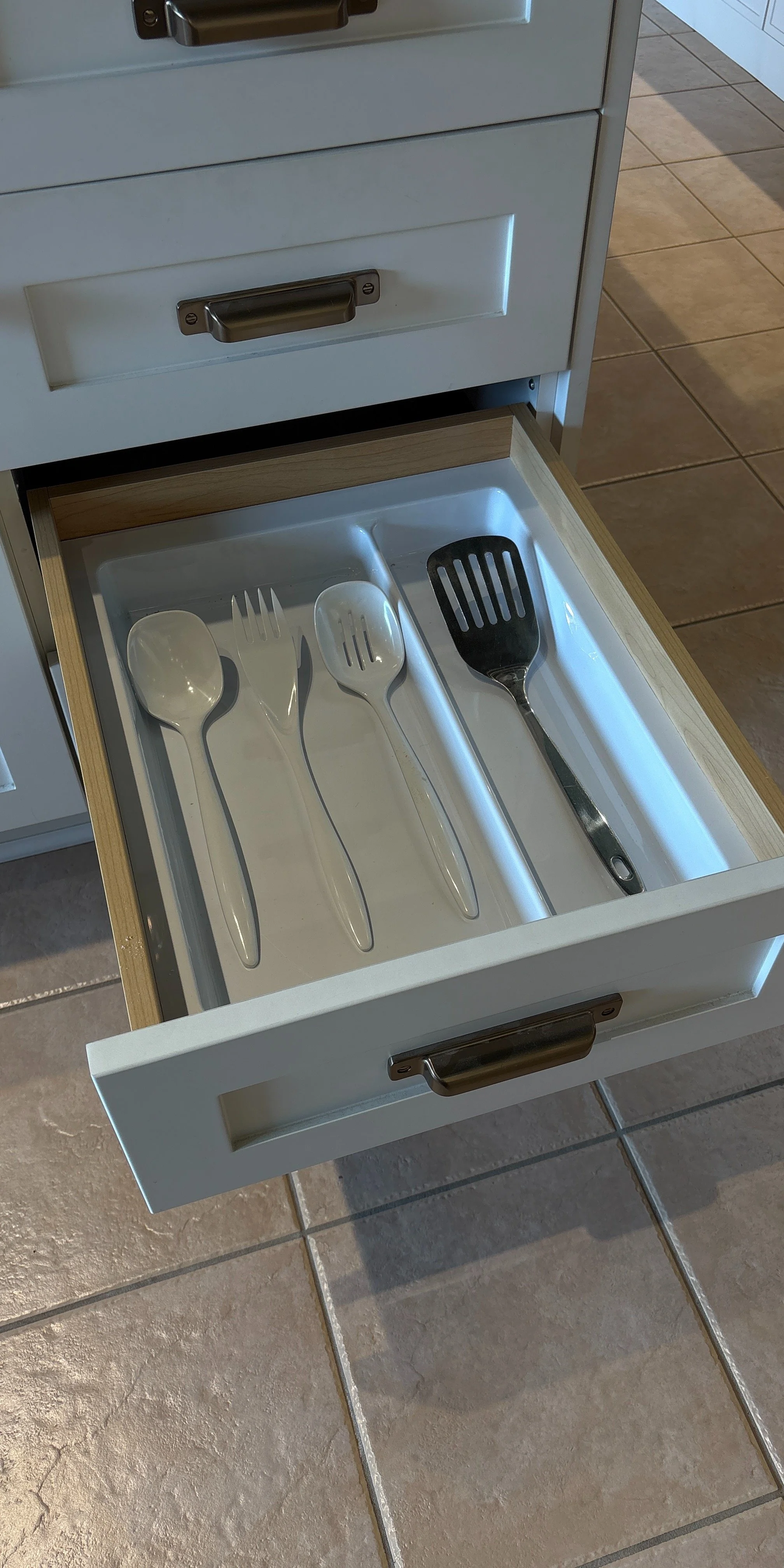 White utensil tray