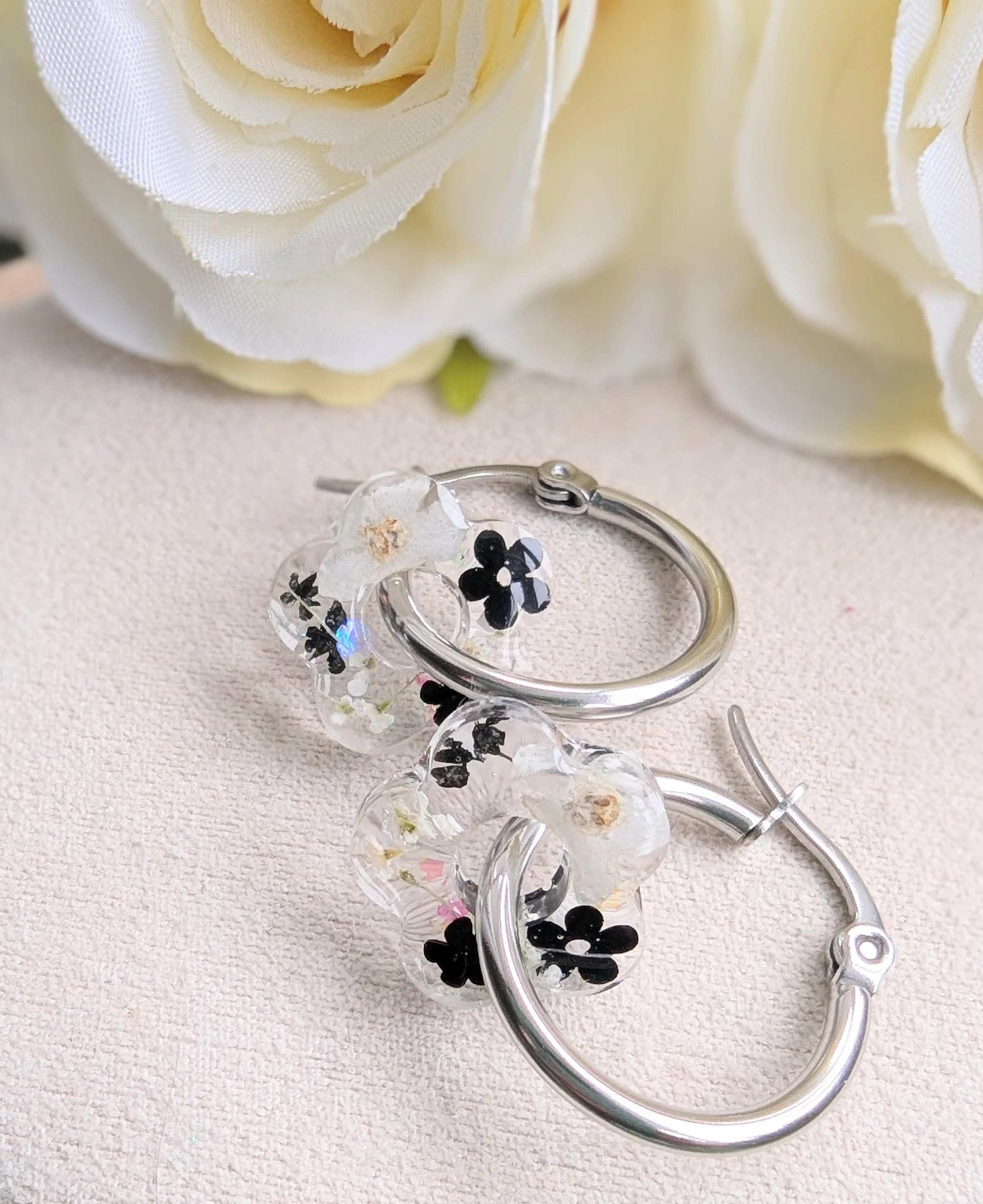 Monochrome Pressed Flower Hoop Earrings: Stainless Steel Resin Jewelry