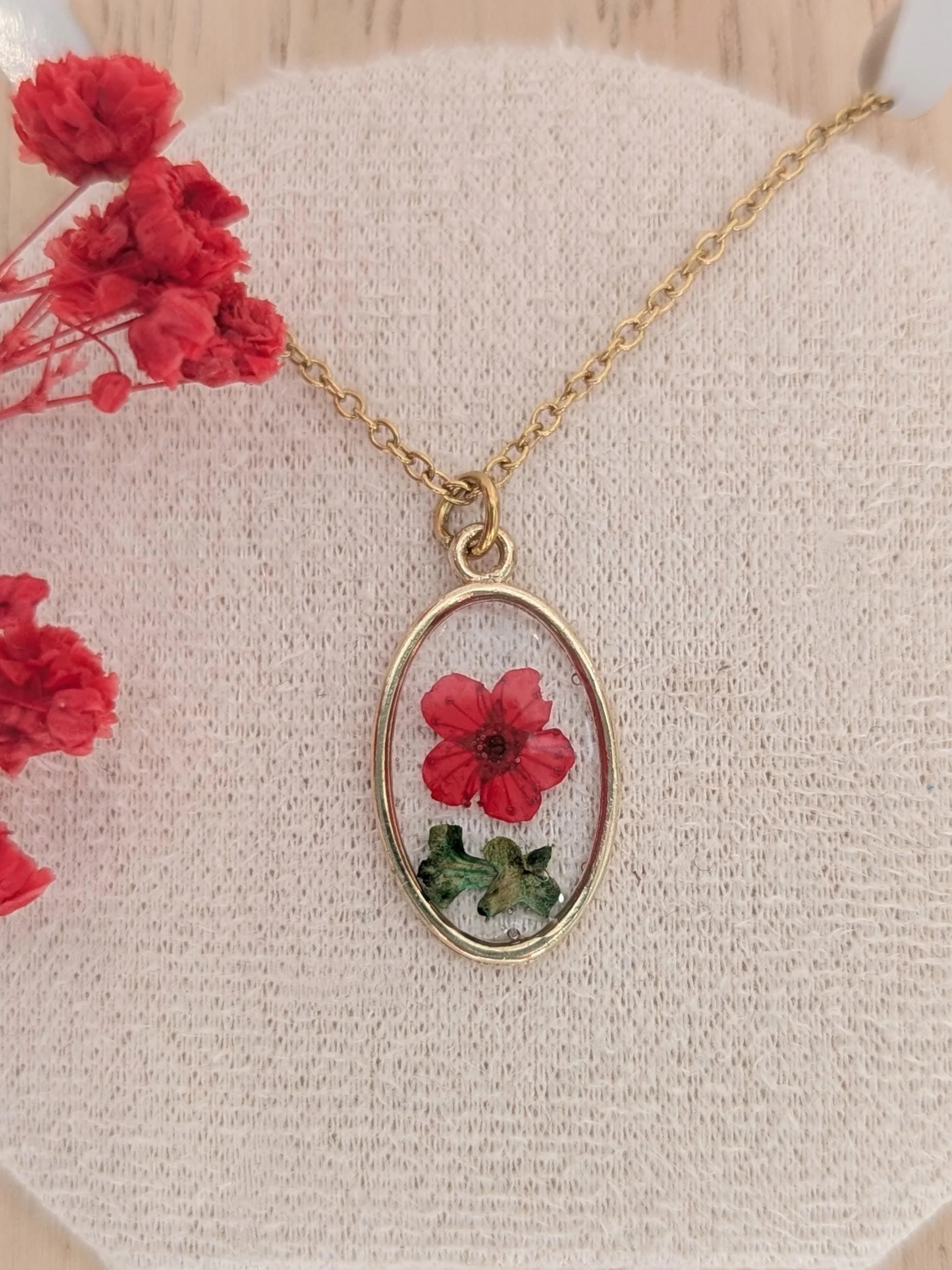 Pressed Flower Resin Pendant Necklace: Vintage Botanical Jewelry