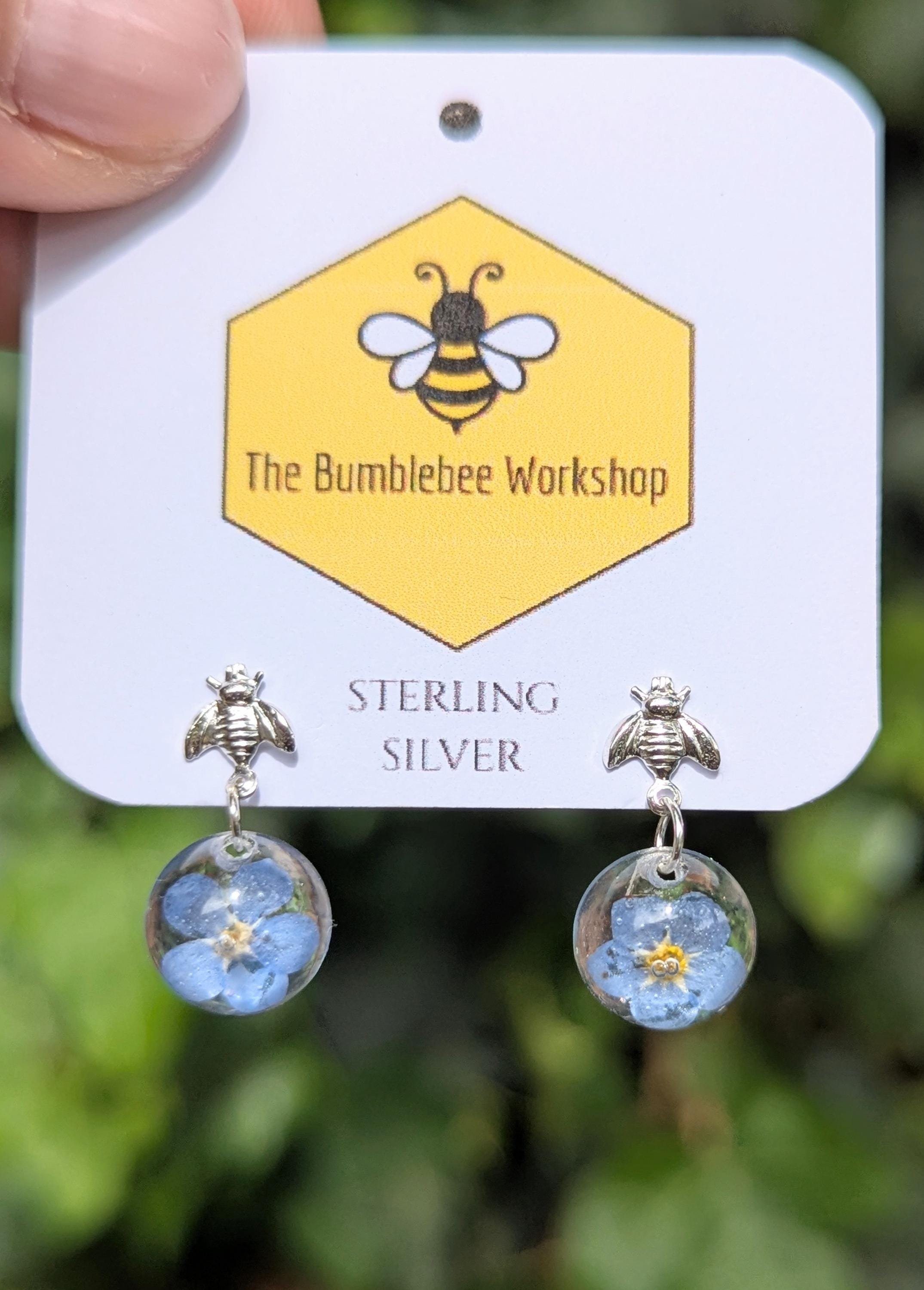 Bumblebee Real Flower Earrings Blue Forget Me Not: Sterling Silver bumblebee stud Earrings