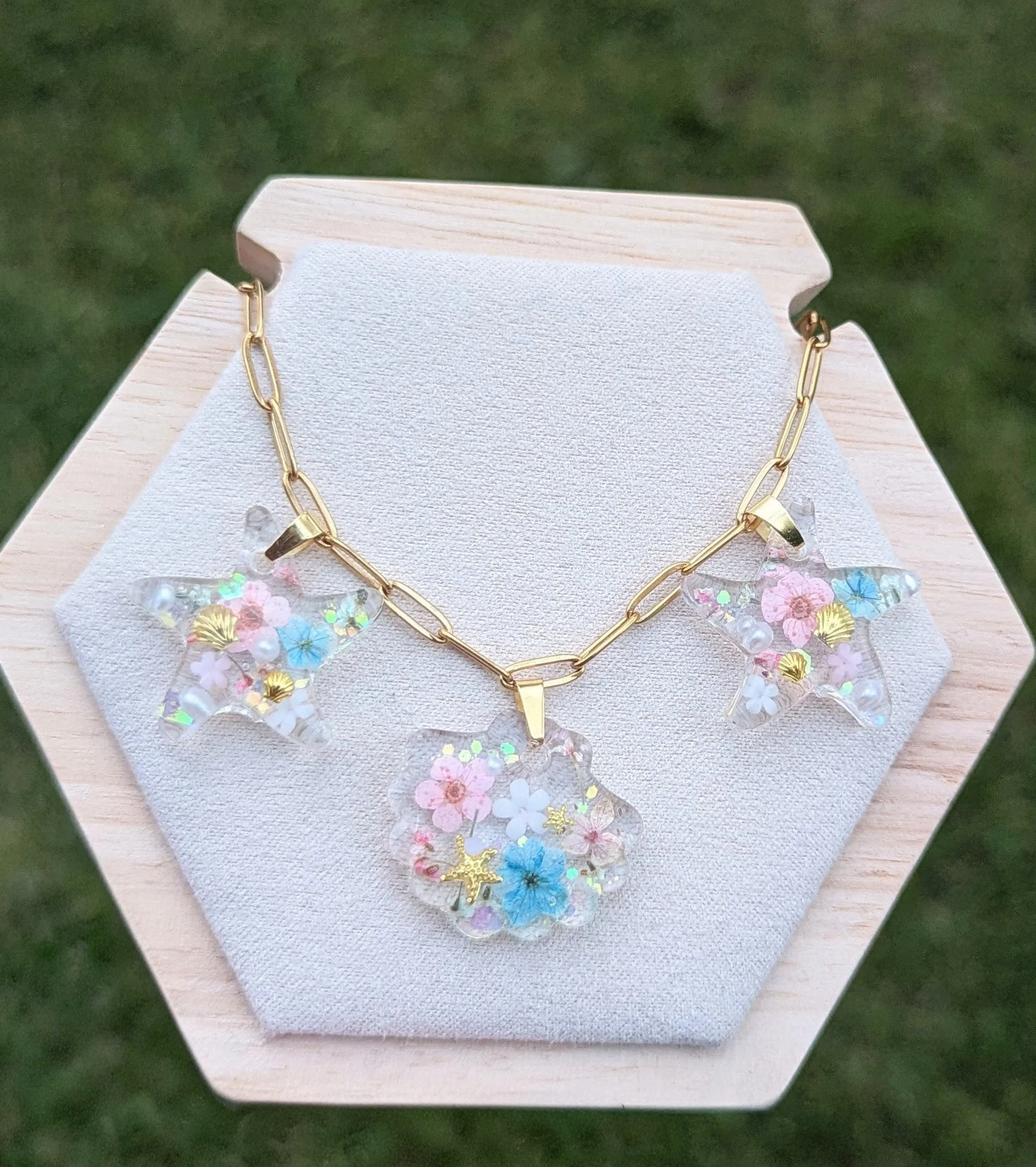 Pressed Flower Starfish Shell Necklace: Beach Resin Charm Jewelry