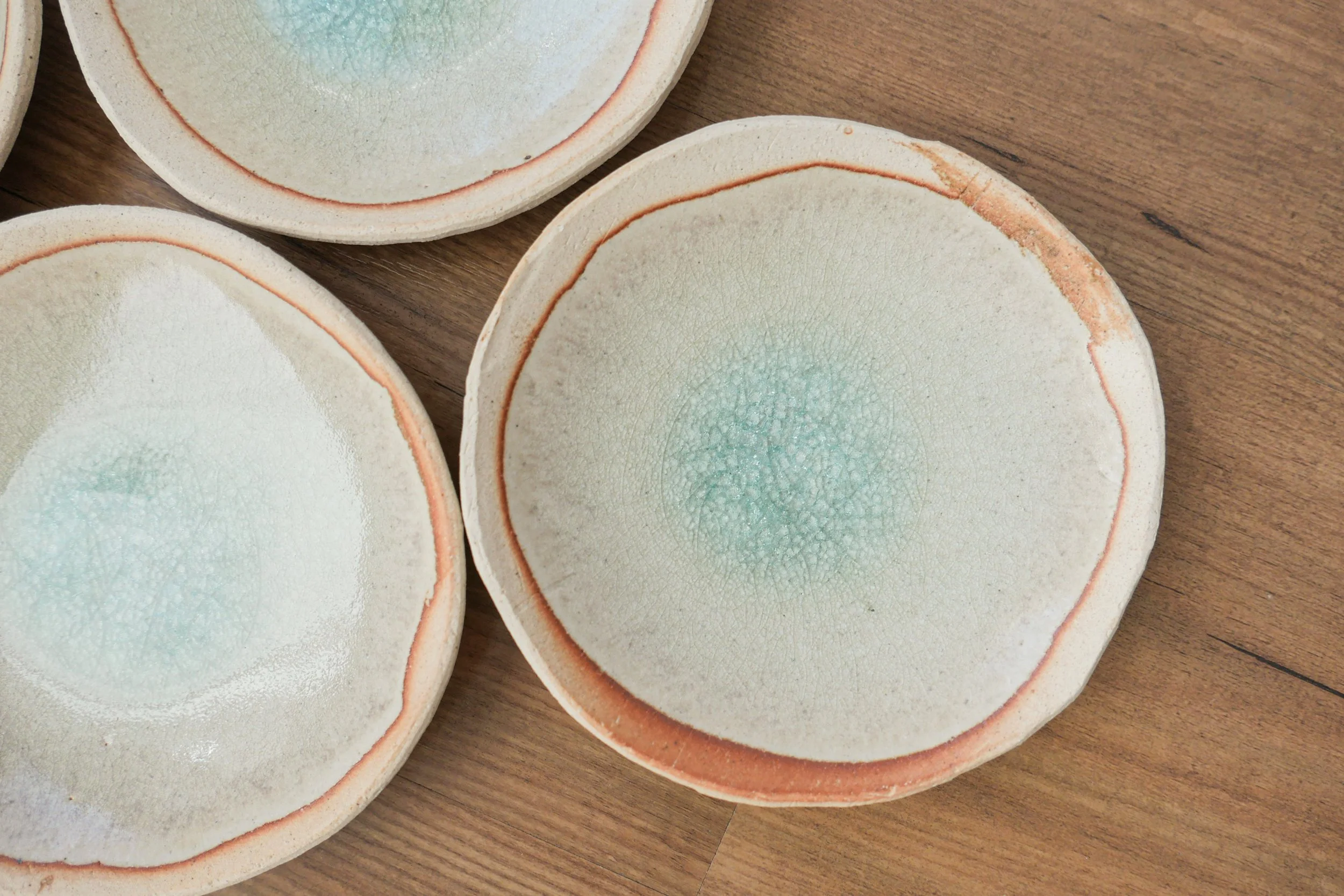 three vidro plates by shigaraki seinenryo seen from above