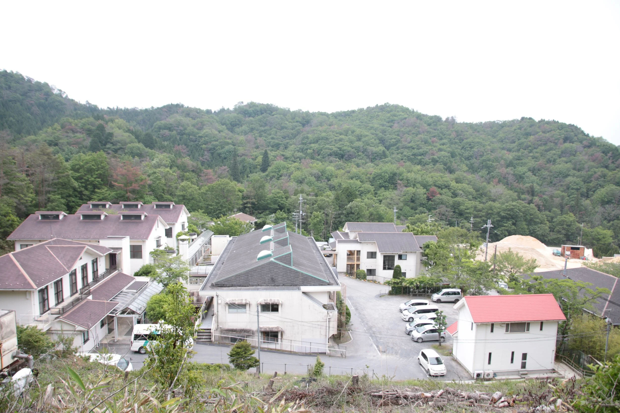 an aerial view of the shigaraki seinenryo facility