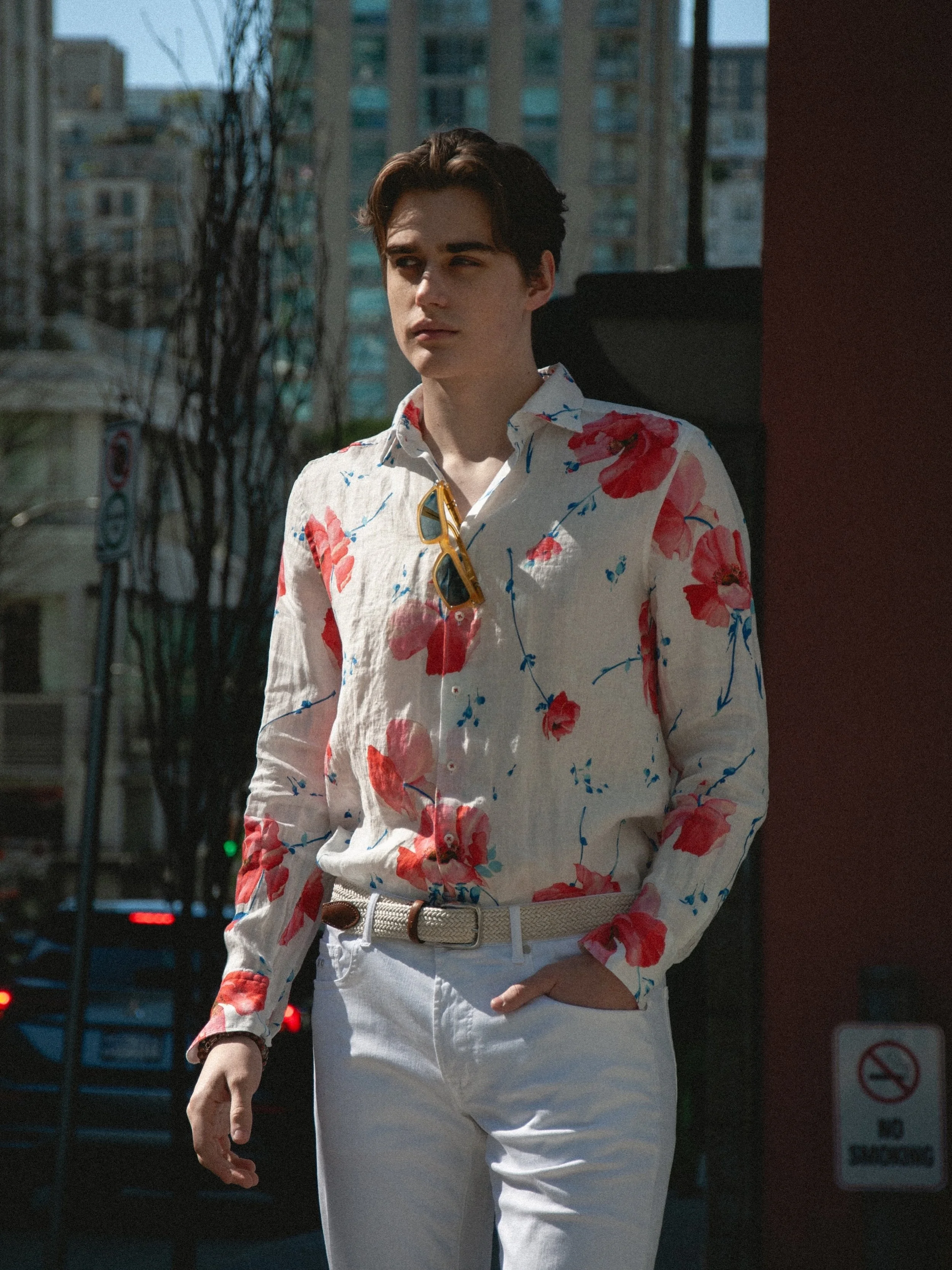 Red on white, in linen.⁠
⁠
A white linen sport shirt with a painterly red poppy print, worn with clean white denim. High summer, dressed to the moment.⁠
⁠
The Look:⁠
Linen Floral Sport Shirt - @stenstroms
White Luxury Summer Denim - @tramarossaoffici