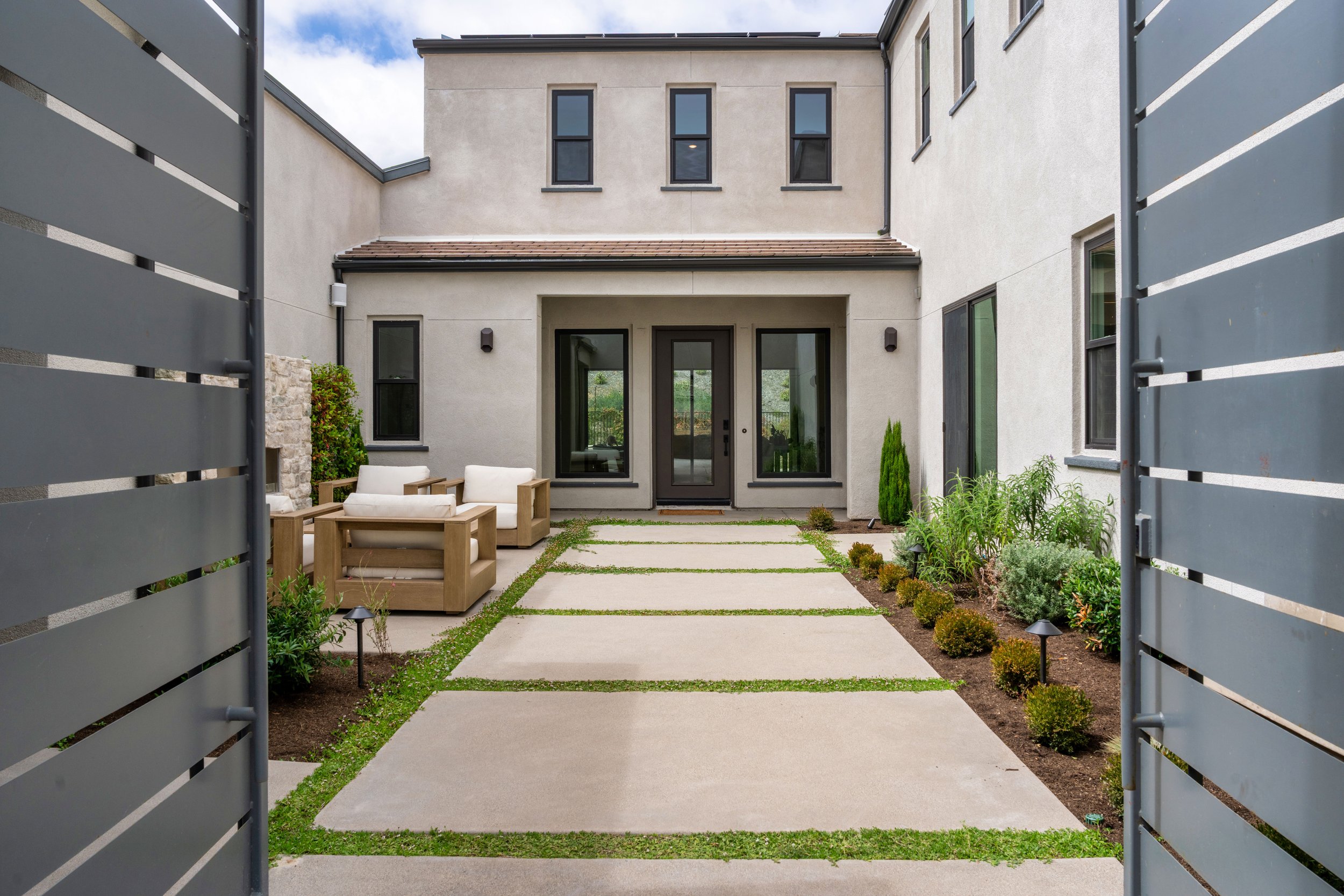 SERHANT. Signature Listing - 5286 Coastal Sage-6.jpg