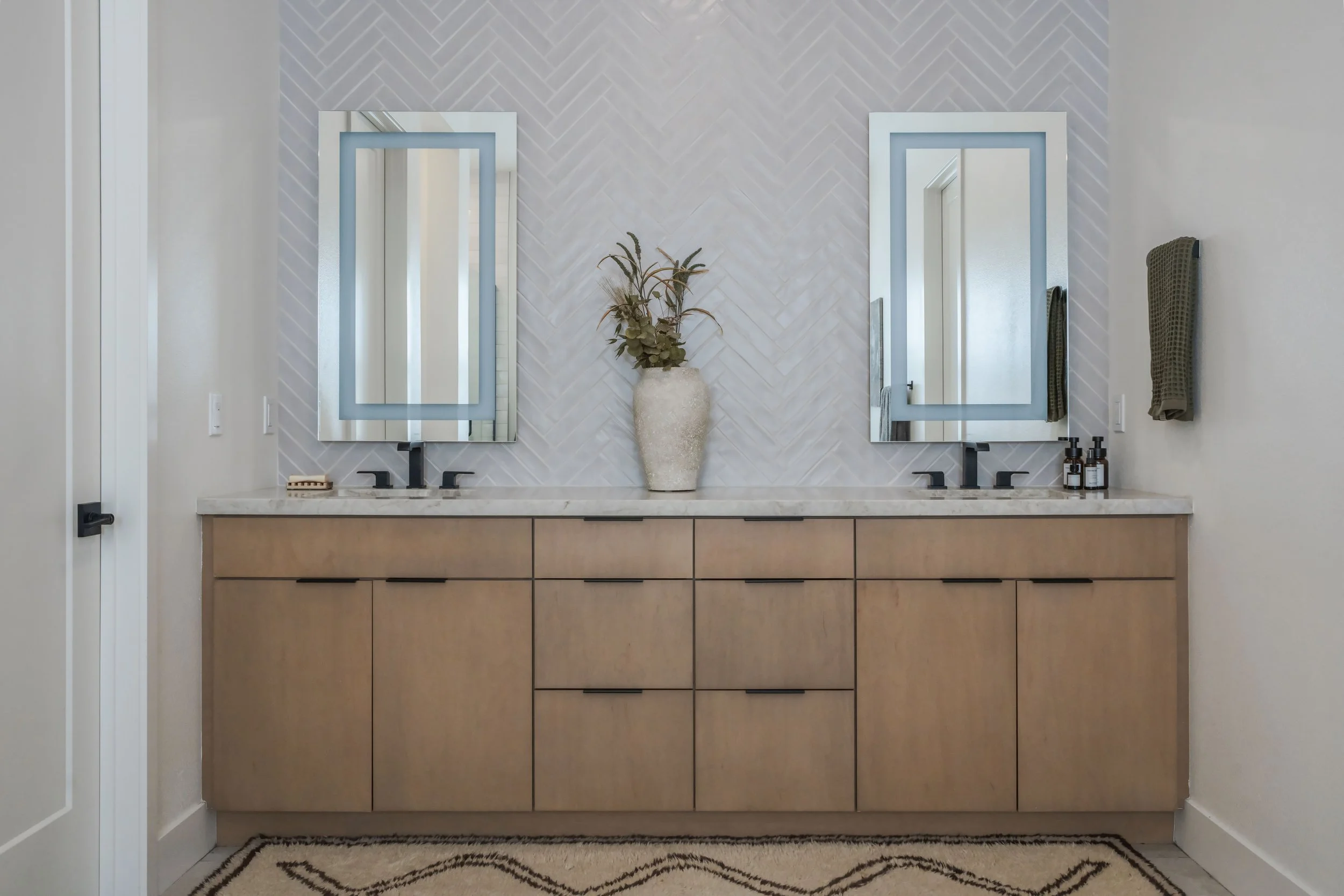 SERHANT. Signature Listing - 5286 Coastal Sage-35.jpg