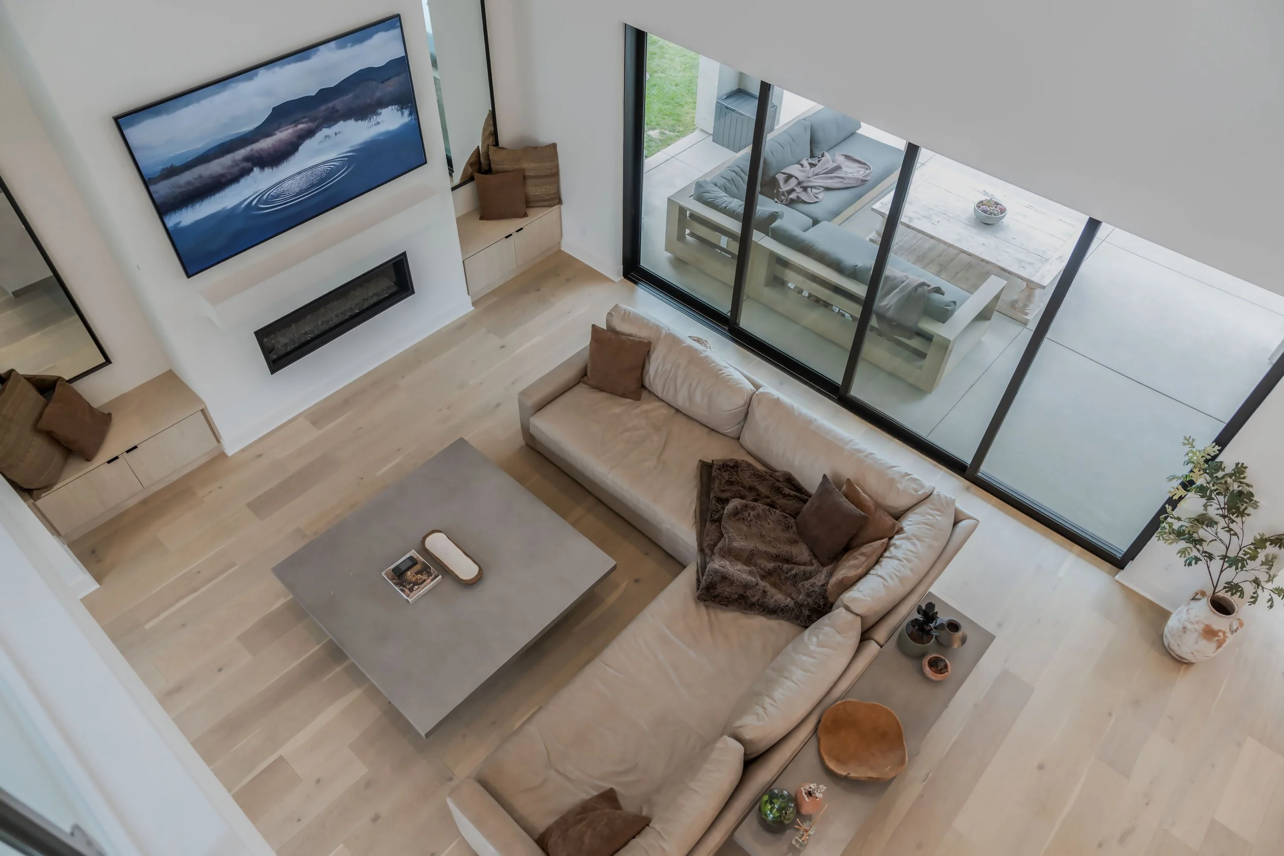 SERHANT. Signature Listing - 5286 Coastal Sage-52.jpg