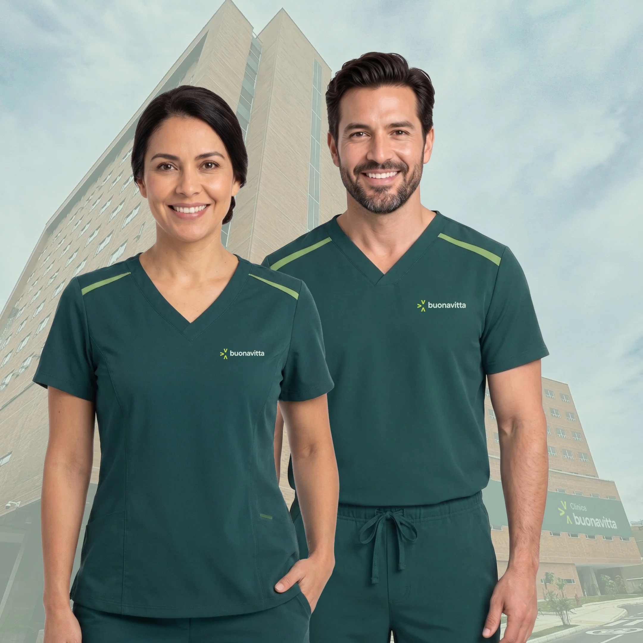 Dos profesionales de la salud de la Clínica Buonavitta con uniformes verdes y logotipo de Buonavitta frente a un edificio moderno.