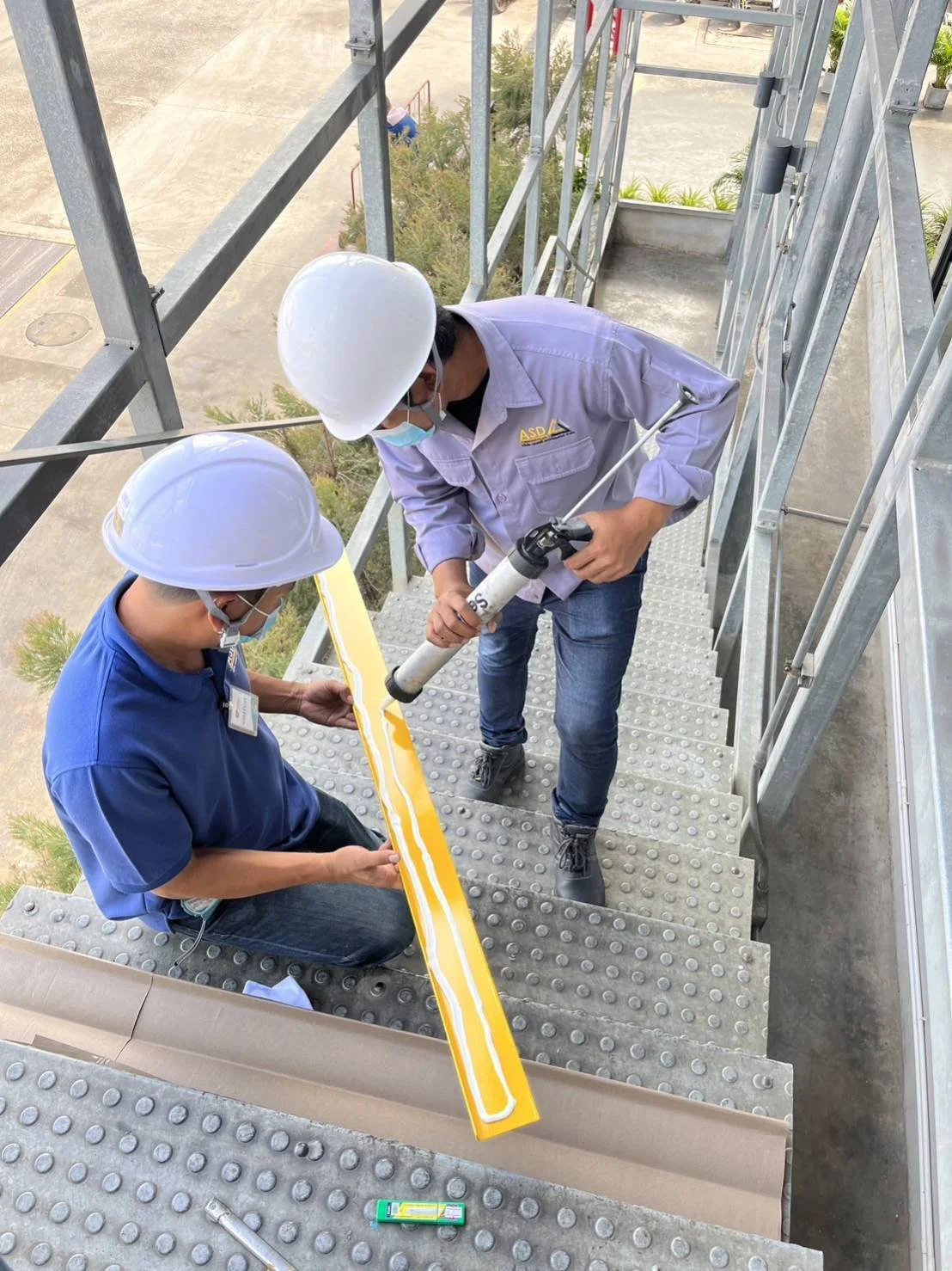 แผ่นกันลื่น Anti Slip  สำหรับบันไดเหล็กและพื้นที่อุตสาหกรรม แบรนด์ ASD ANTI SLIP