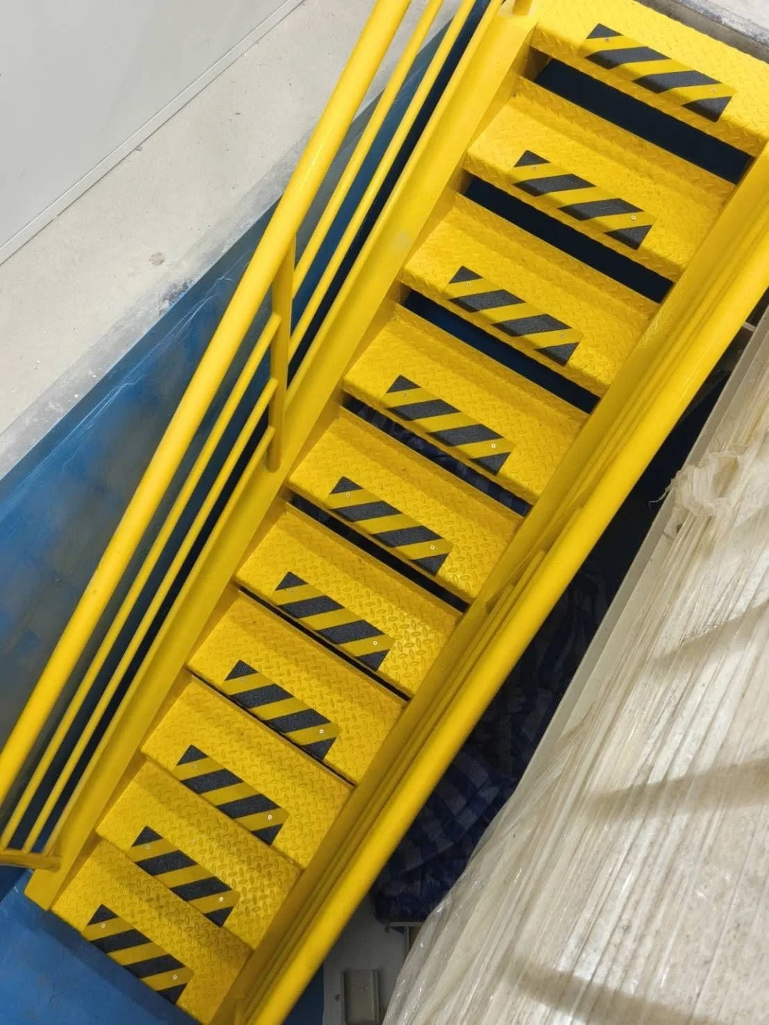 แผ่นกันลื่น Anti Slip  สำหรับบันไดเหล็กและพื้นที่อุตสาหกรรม แบรนด์ ASD ANTI SLIP