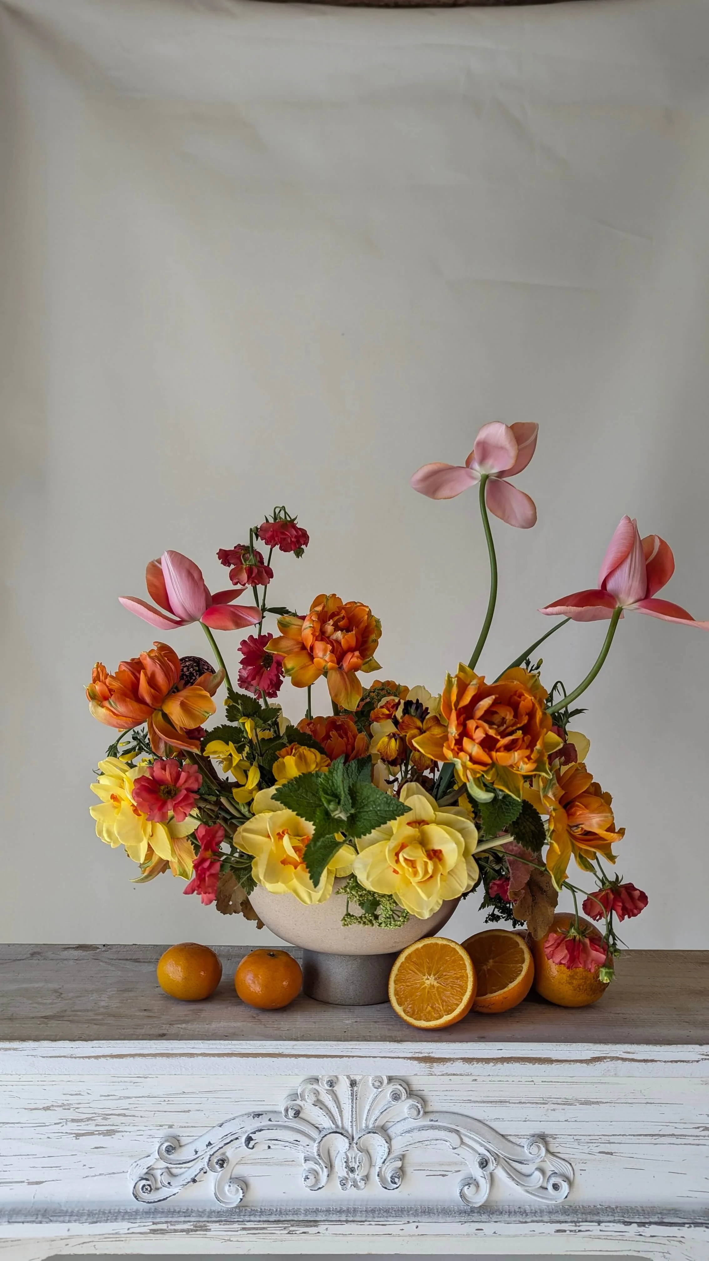 Composition florale colorée pour travailler le regard, les volumes et la créativité.