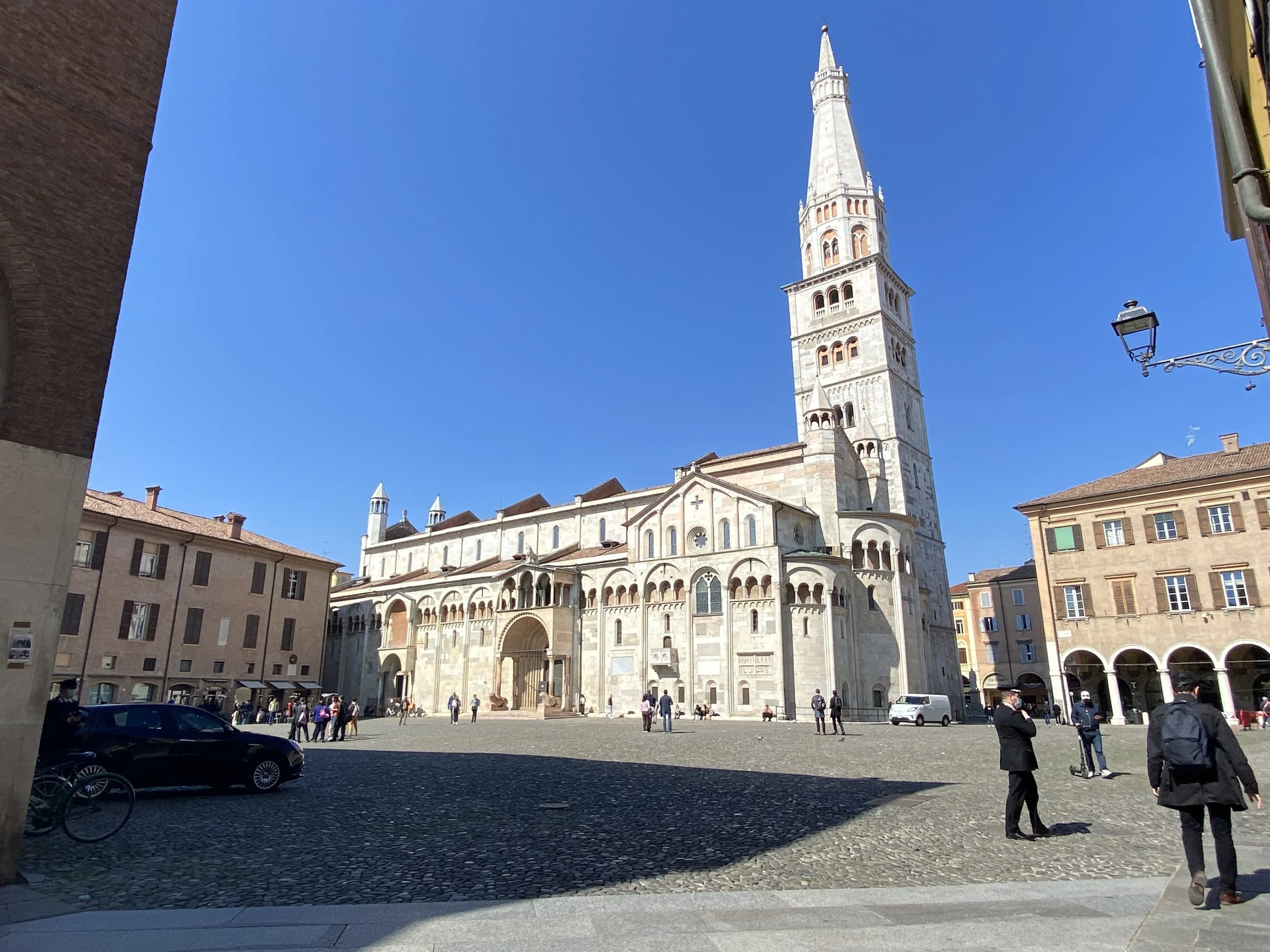 Acquistare in un negozio locale ha un senso. Più di quanto pensiate.
