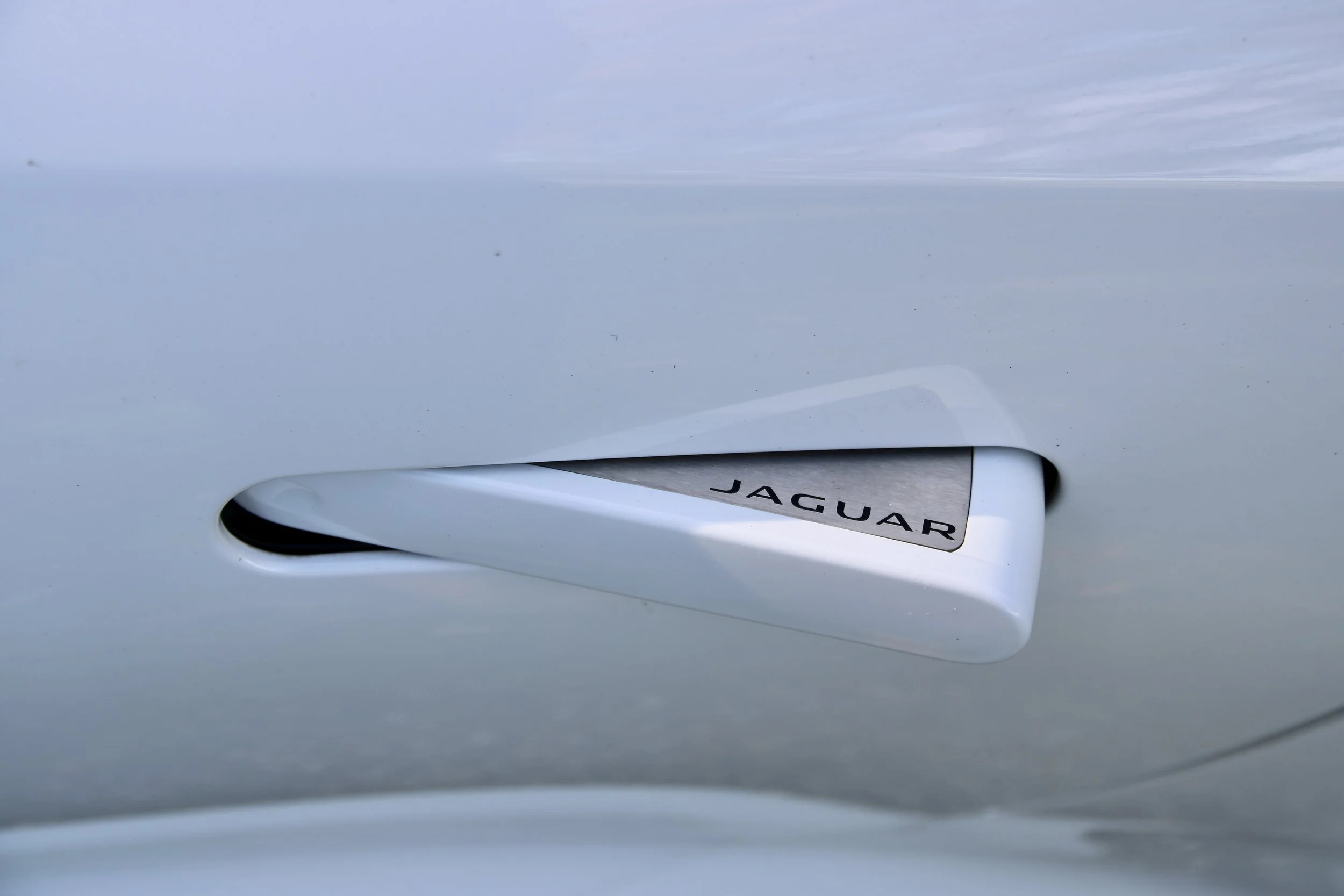 2017 Jaguar F Type I4 R-Dynamic Coupe door handle.JPG