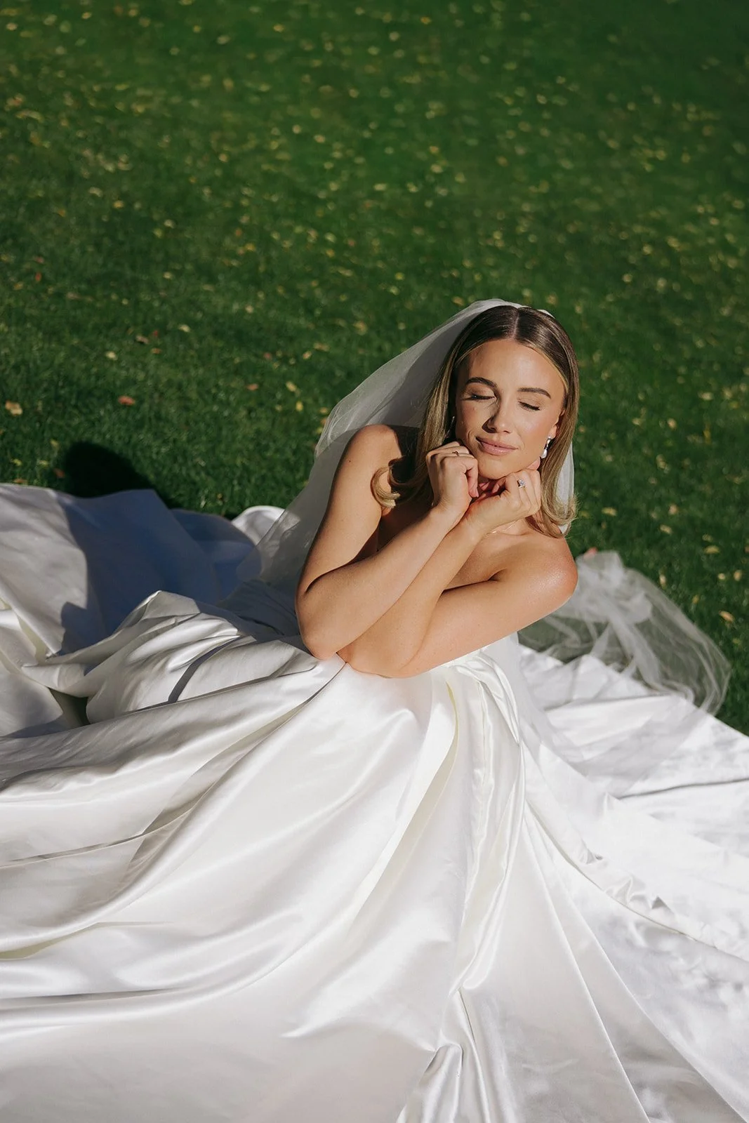 Planning & Design: @elatedeventsaz
Co-Host: @sydmanwaringphoto
Venue: @stonebridgemanor
Florist: @lushgardenrentals
Rentals: @mnd.eventrentals
Makeup: @makeup.by.vita
Hair: @kelsiumbeauty
Dress: @thedressrentalco
@hartzeventco
Photography: @kimskinne