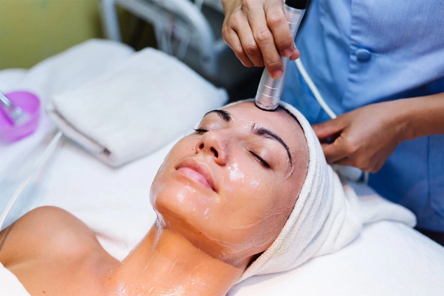 Deluxe Hydro Glow Facial - 90 minutes