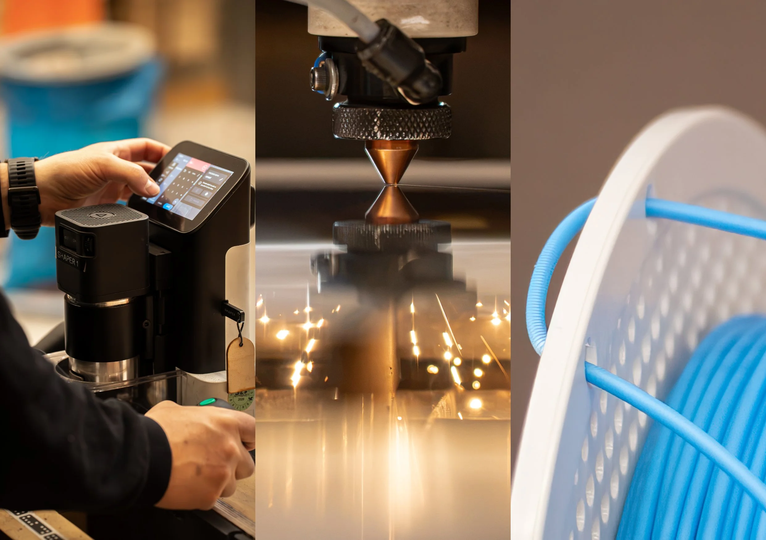 Et laboratorium med en person, der bruger en håndholdt svejseapparat, der laver funken og gnister mod en metalplade. Der er også en maskine med et display, samt nogle blå slanger eller kabler til højre.
