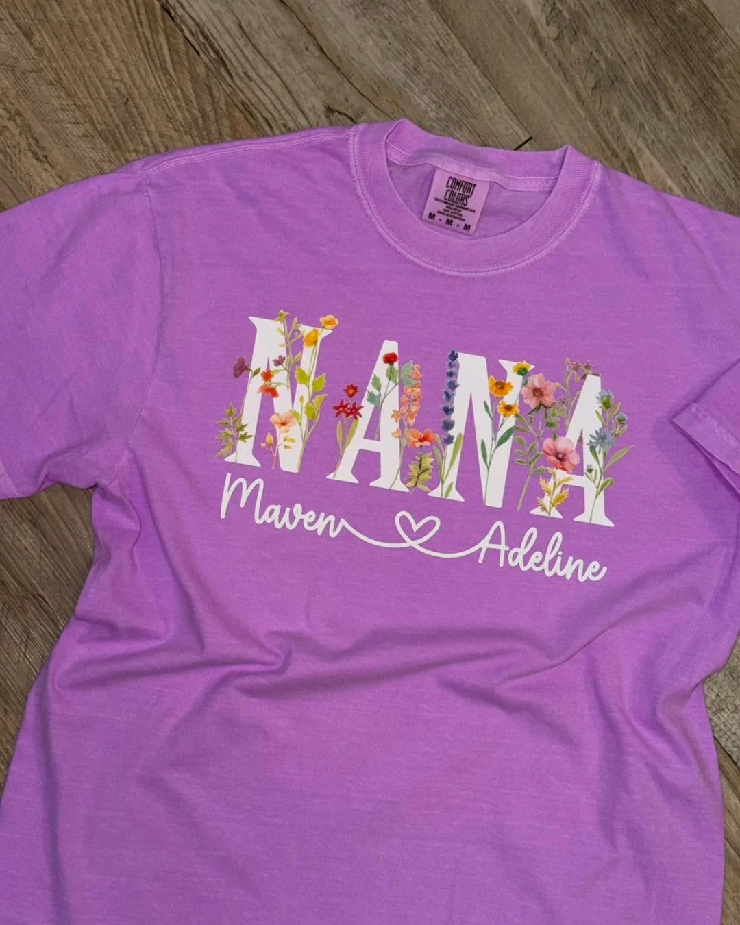 completely obsessed with these colors!  #esmeraldacustomco #ShopSmall #customtshirt #Nana #grandma