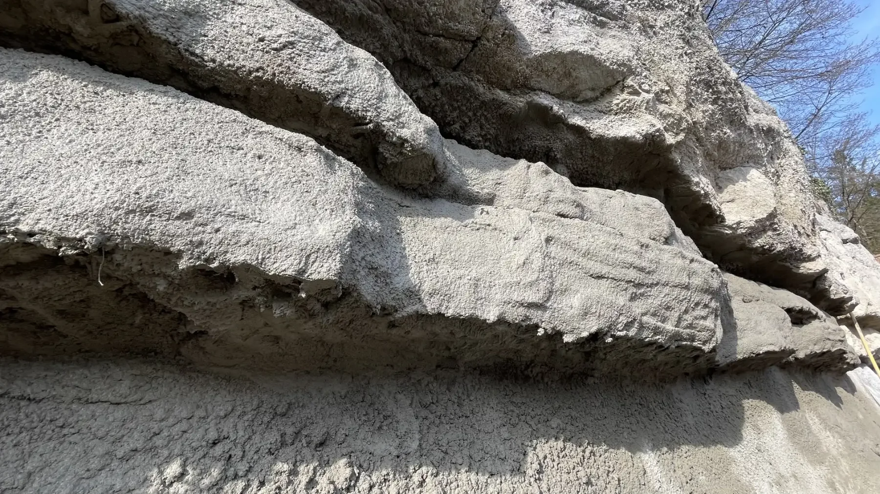 Felsrekonstruktion am Gubelstein vor der handwerklichen Modellierung der Felsoberfläche.
