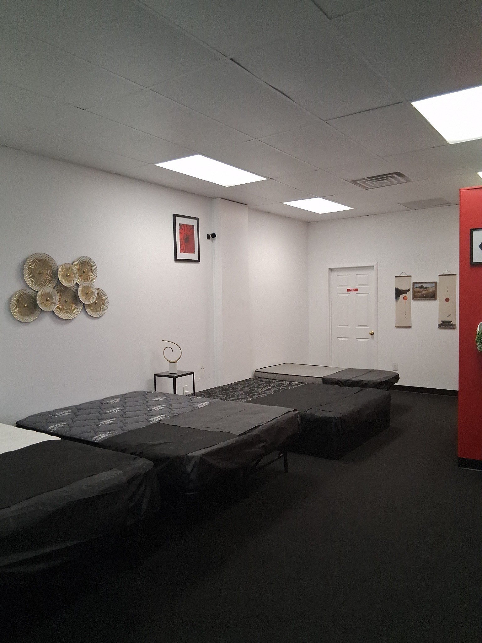 MBA-SLC Woven Discs, Gold Finish Abstract Art Statue, Chinese-Inspired Wall Decorations, And Popular Mattresses On Display