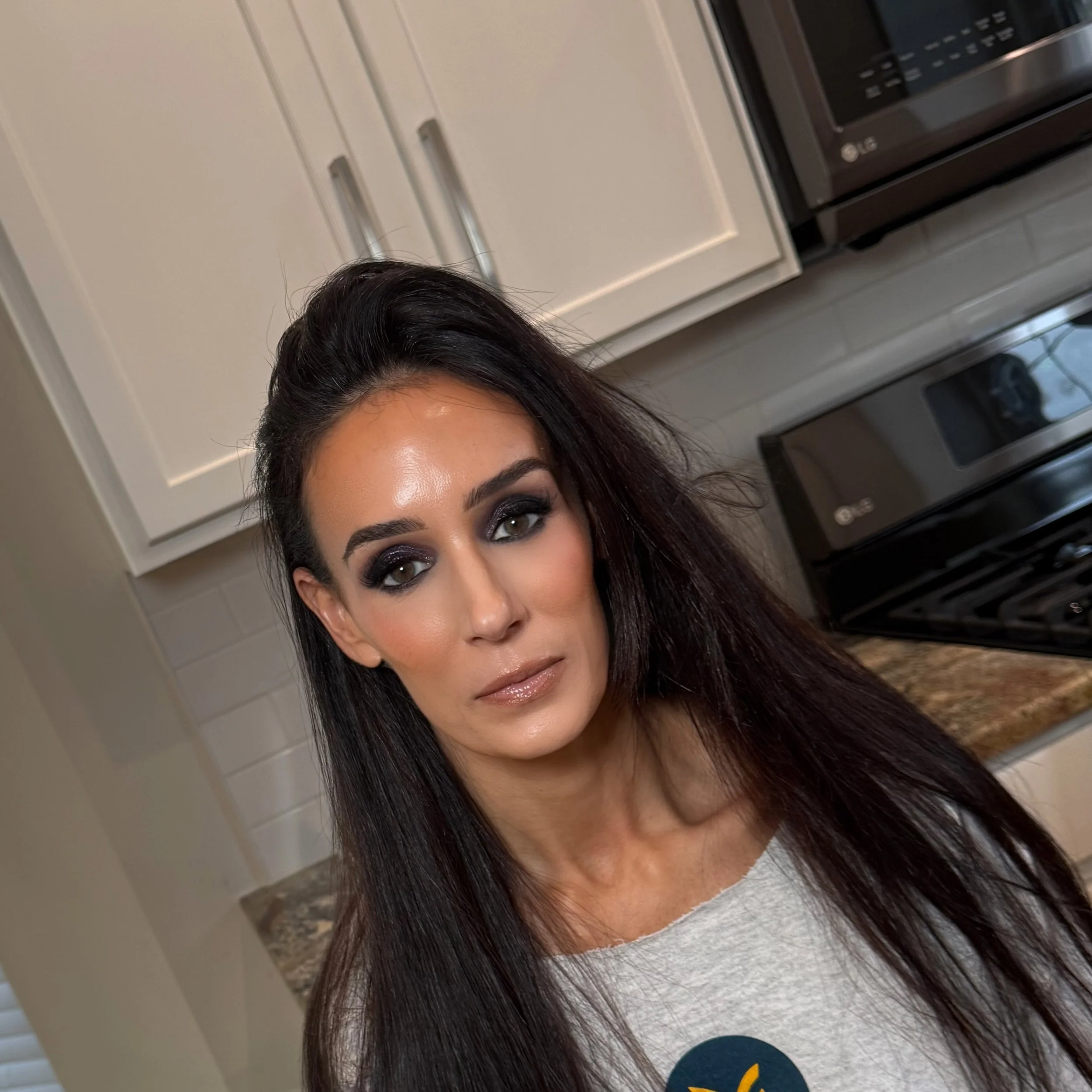 Facetune_16-11-2025-16-57-37.jpeg